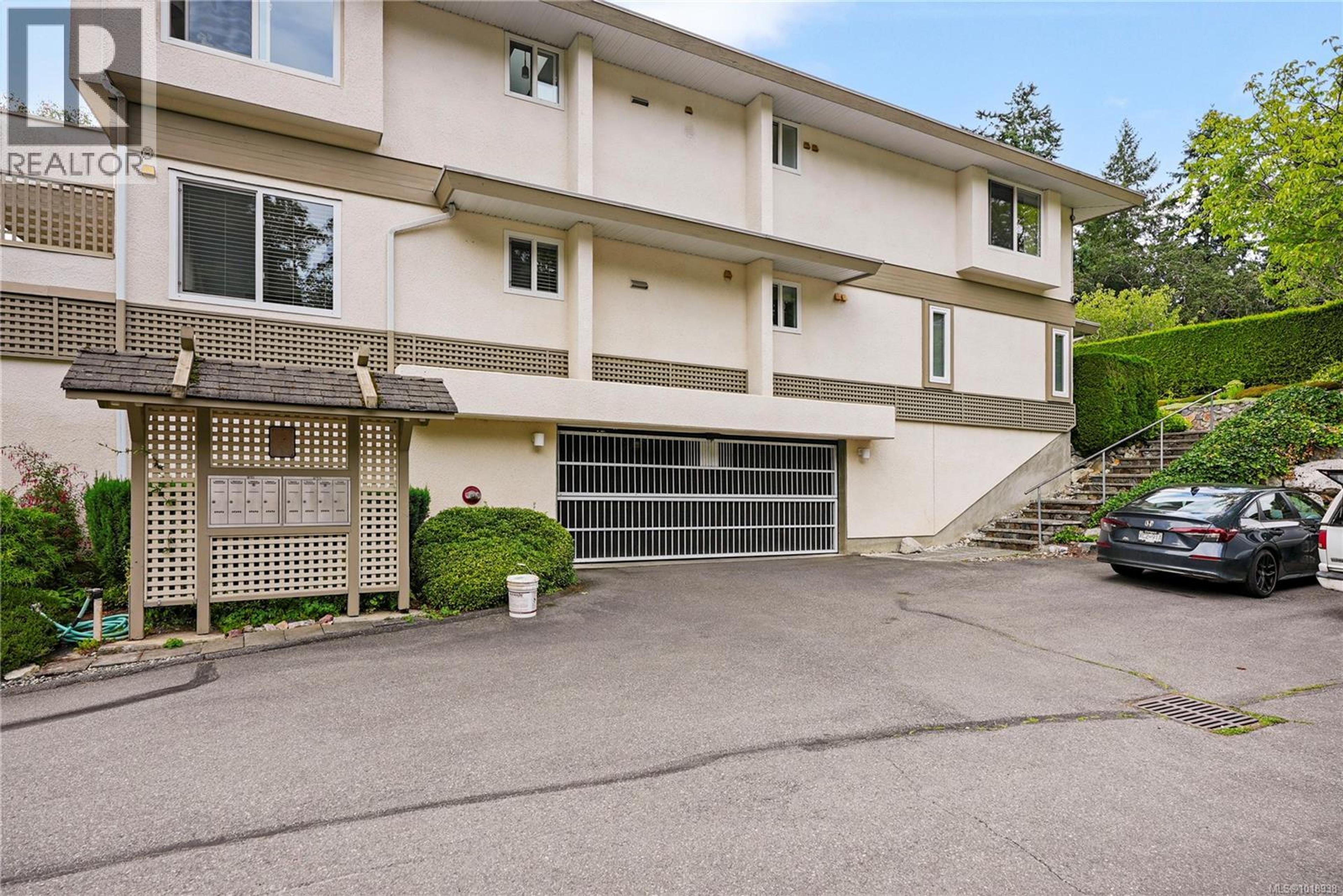 895 Royal Oak Ave, Saanich - Exteriors - Full Complex View - Photo 6