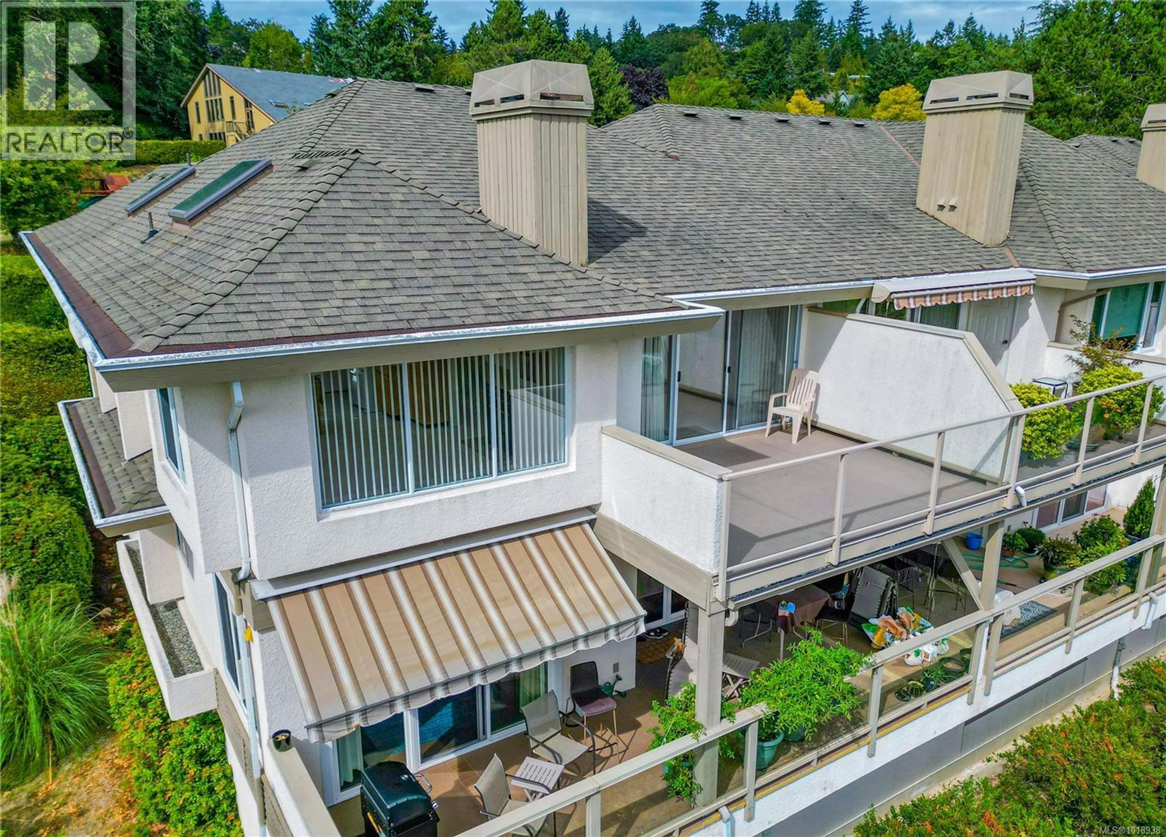 895 Royal Oak Ave, Saanich - Exteriors - Full Complex View, Drone/Aerial View - Photo 7