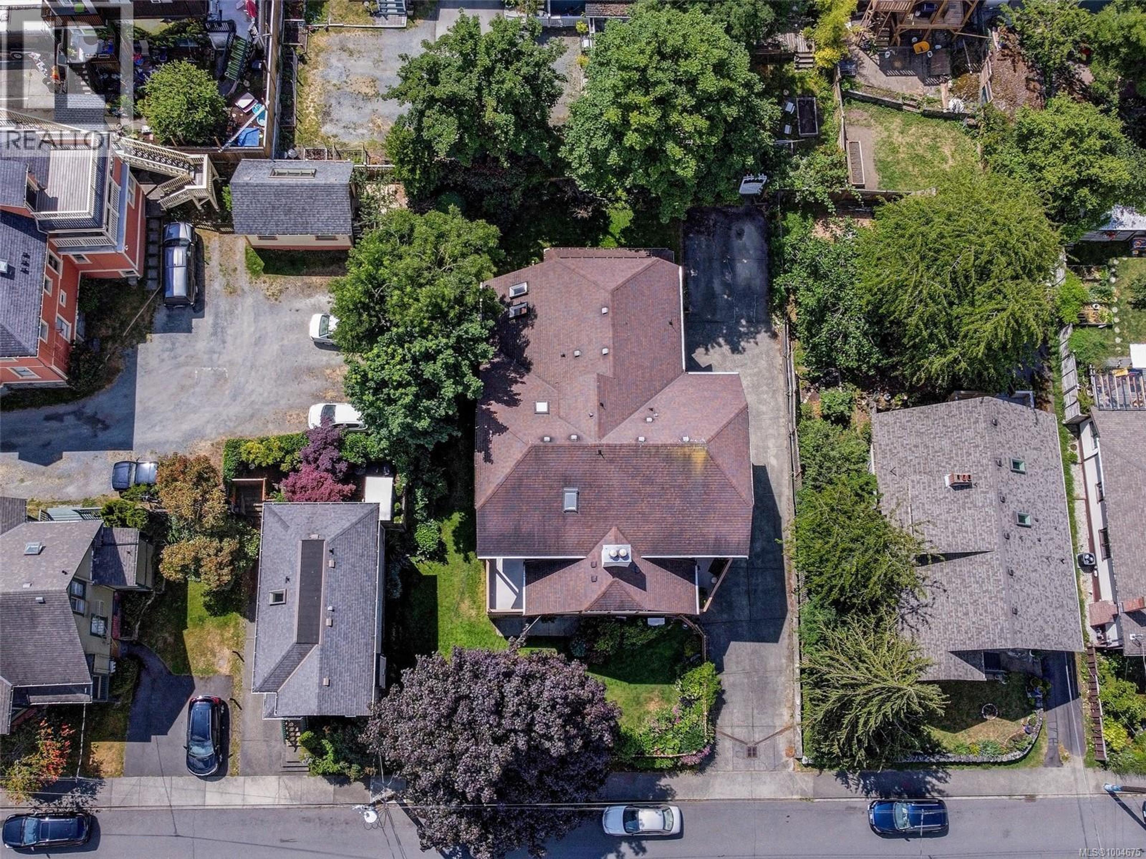 1335 Rudlin St, Victoria - Exteriors - Drone/Aerial View - Photo 3