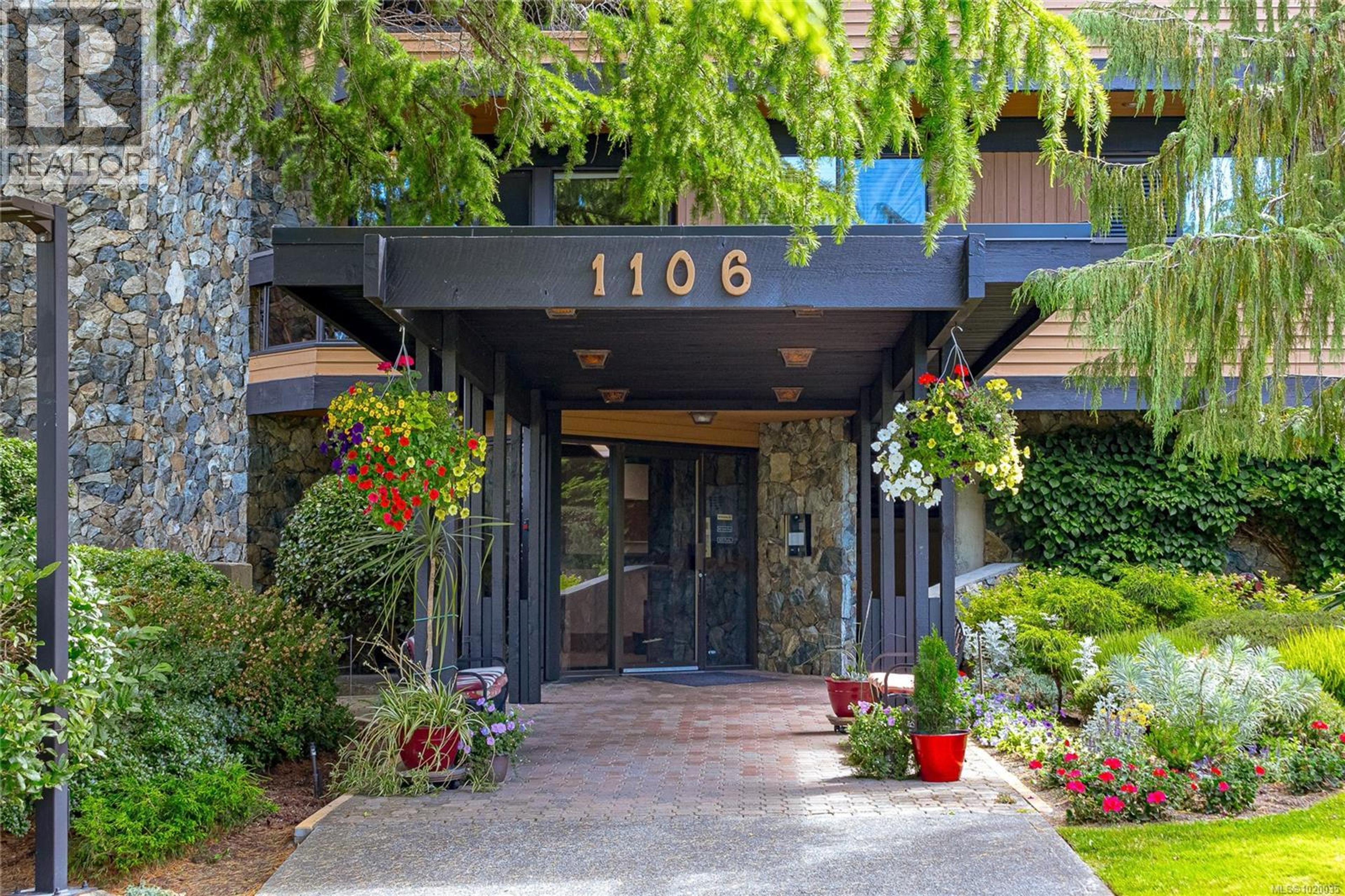 1106 Glenora Pl, Saanich - Exteriors - Photo 2