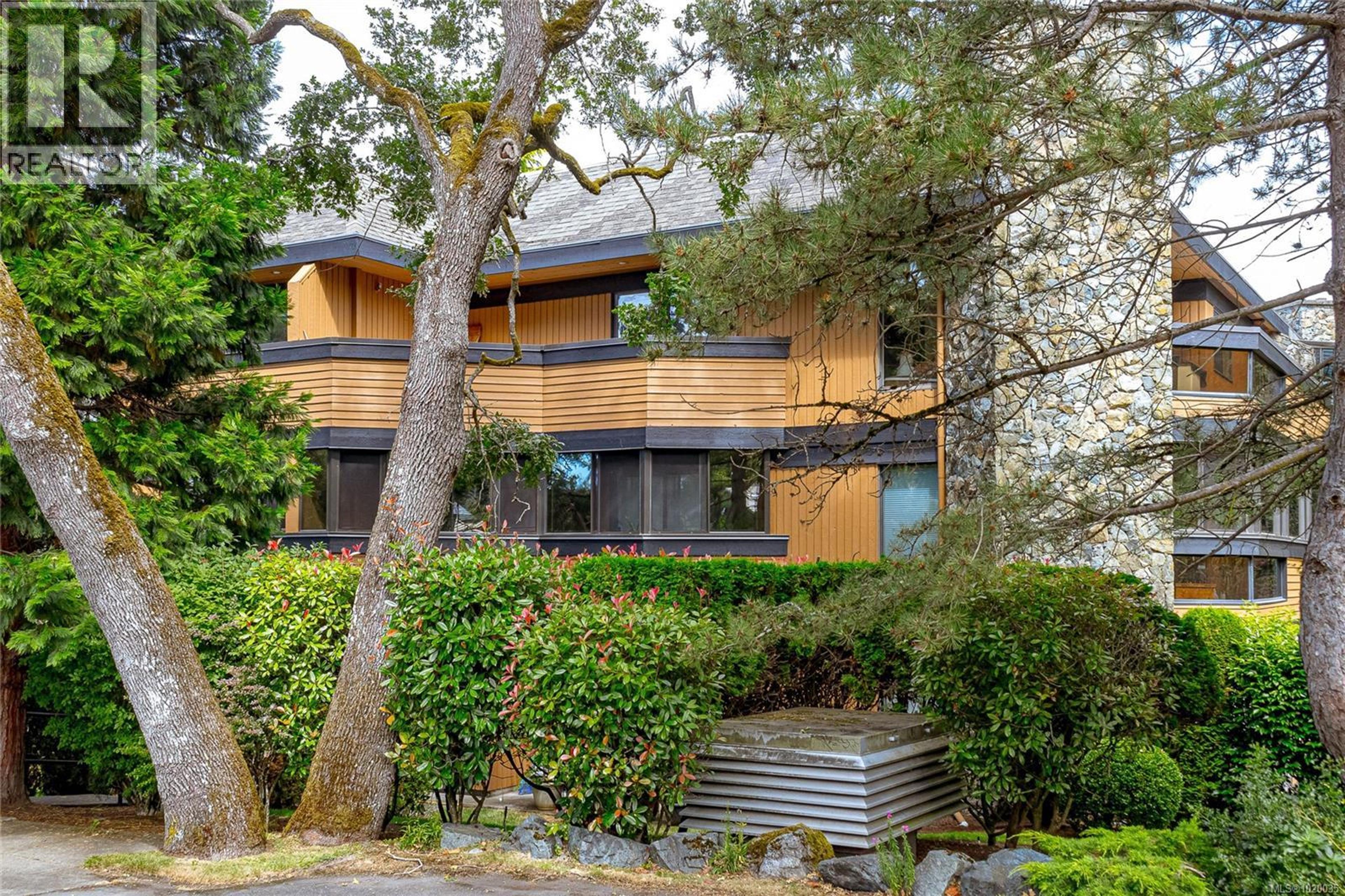 1106 Glenora Pl, Saanich - Exteriors - Photo 6