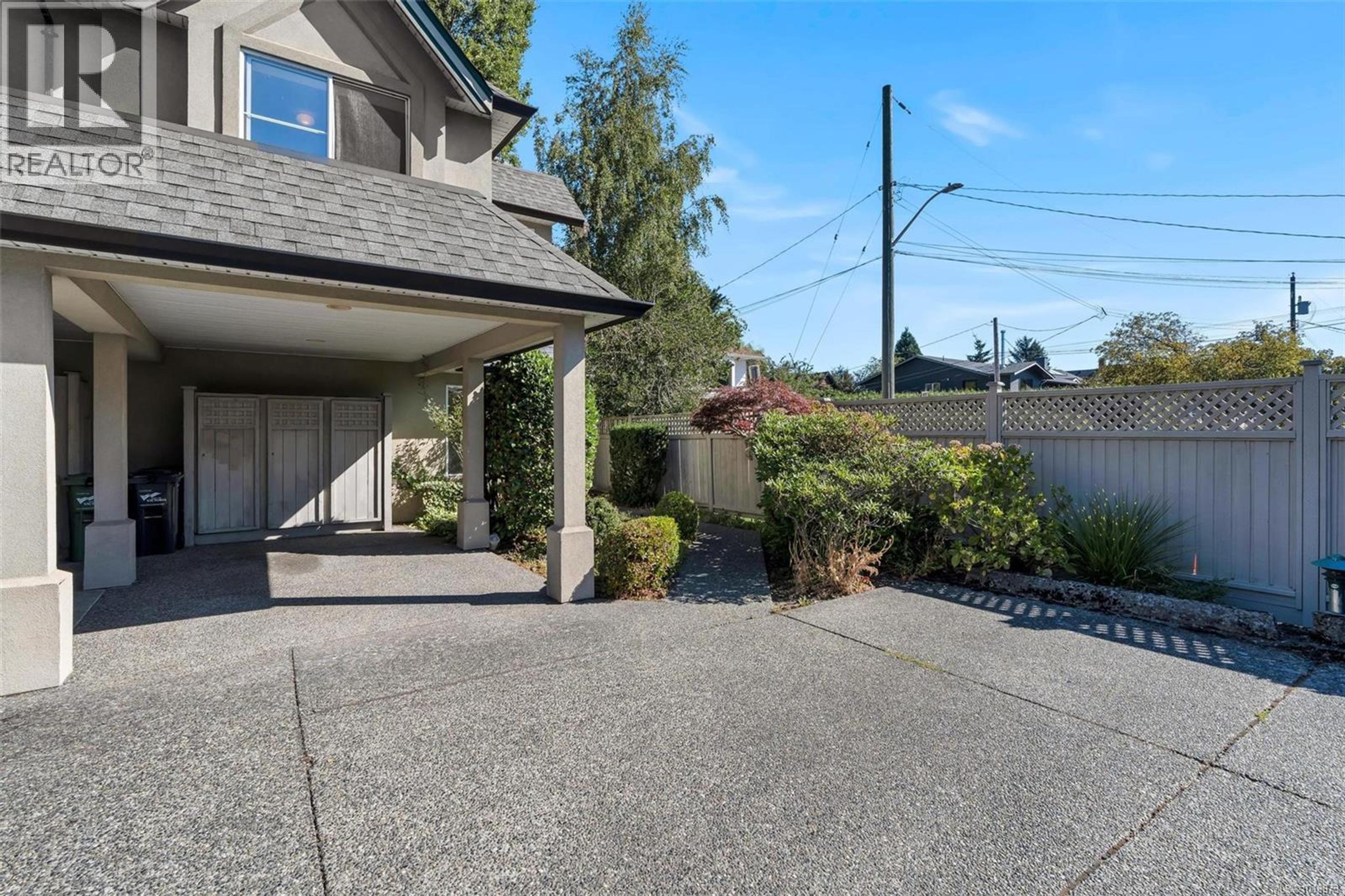 2633 Shelbourne St, Victoria - Exteriors - Photo 4