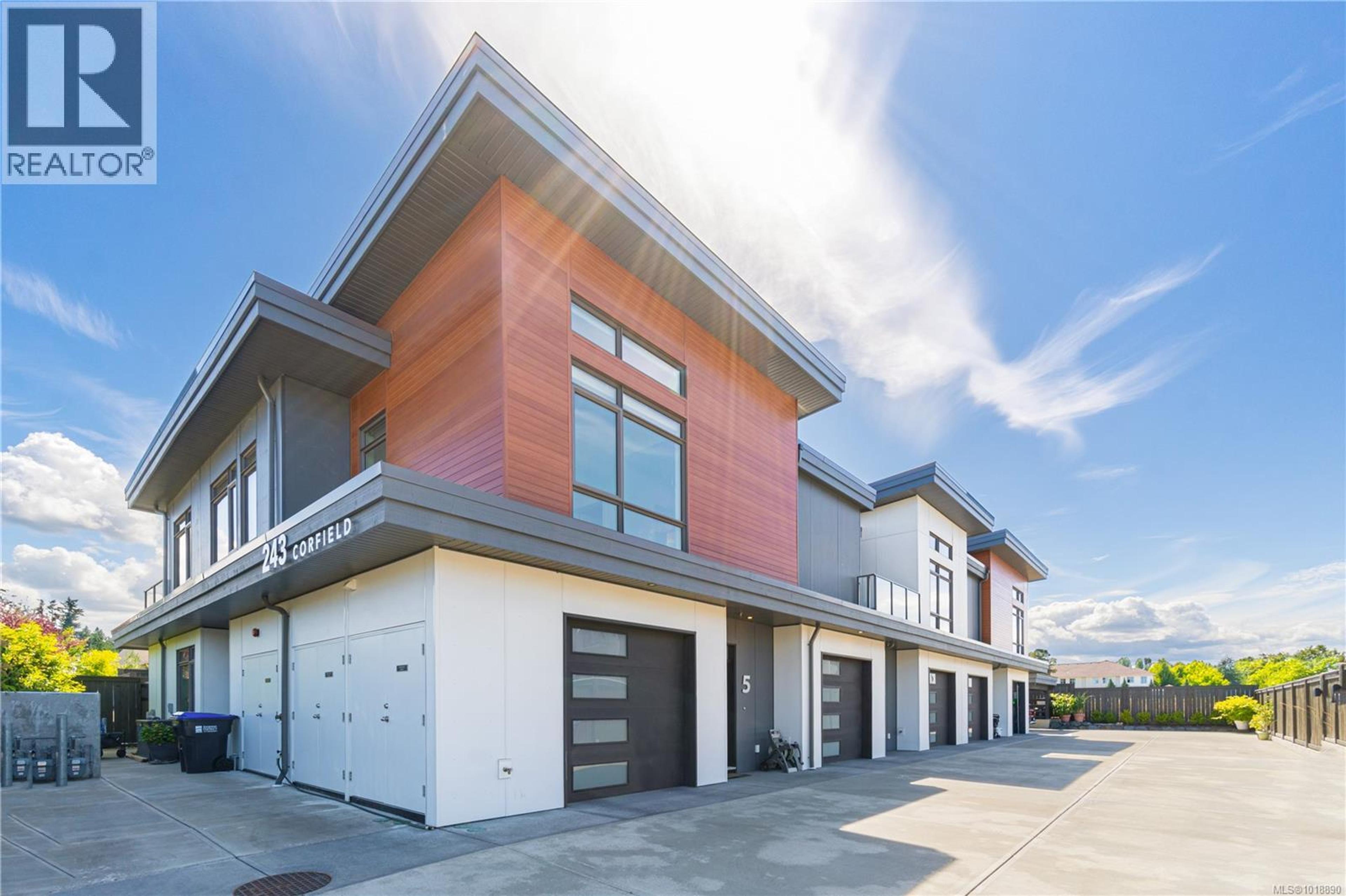 243 Corfield St S, Parksville - Exteriors - Full Complex View - Photo 3