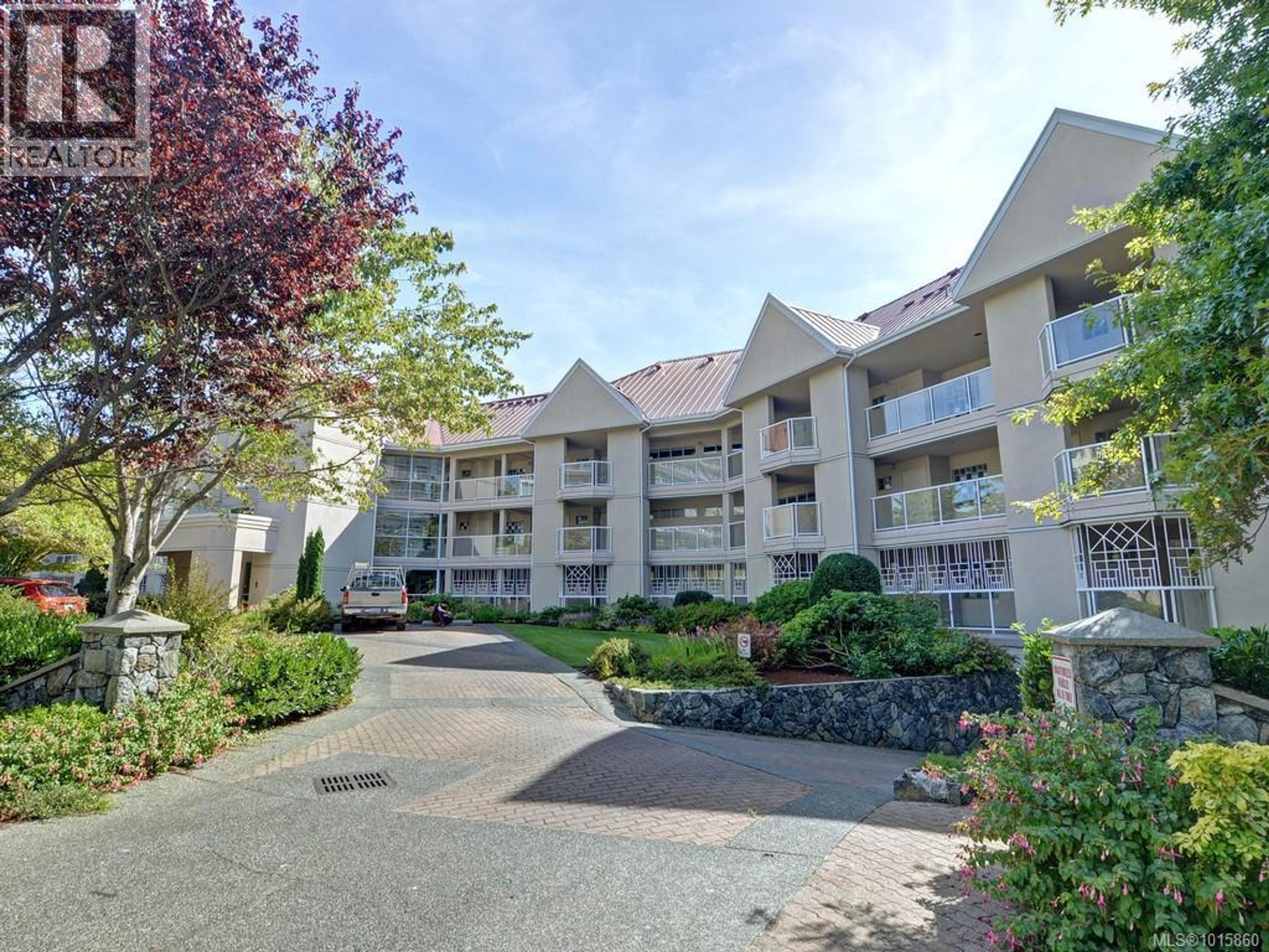 55 Songhees Rd, Victoria - Exteriors - Full Complex View - Photo 4