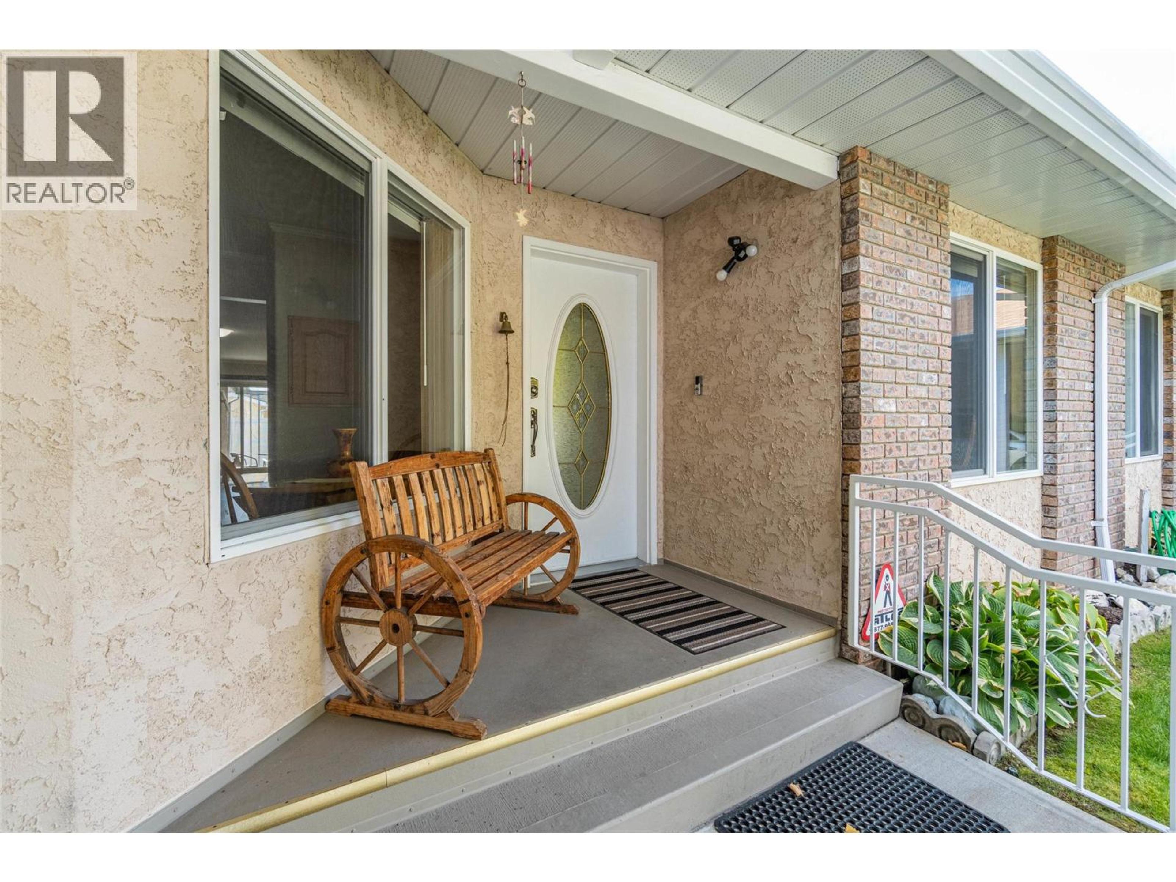 115 Redwing Place, Oliver - Exteriors - Photo 3