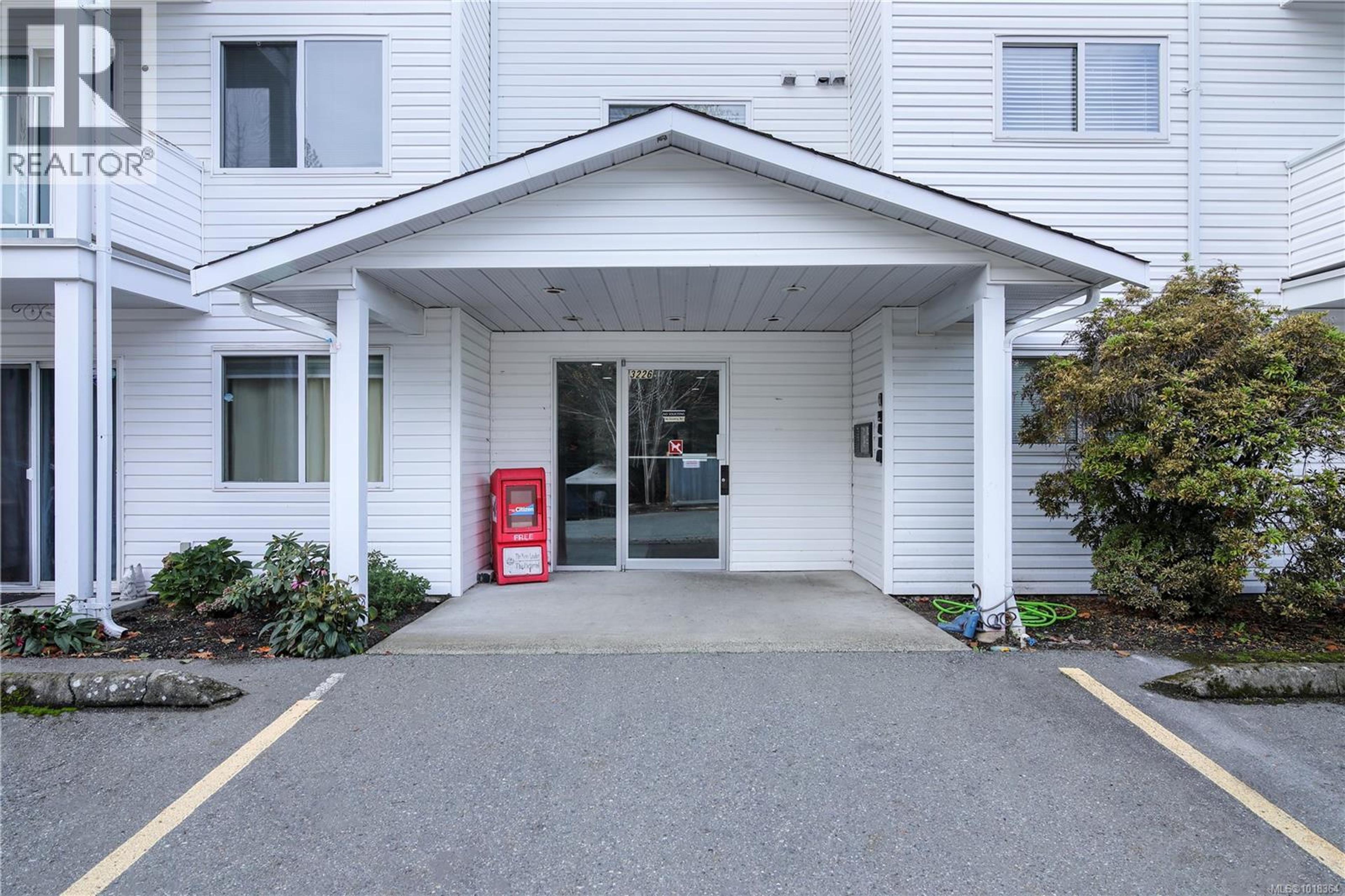 3226 Cowichan Lake Rd, Duncan - Exteriors - Photo 2