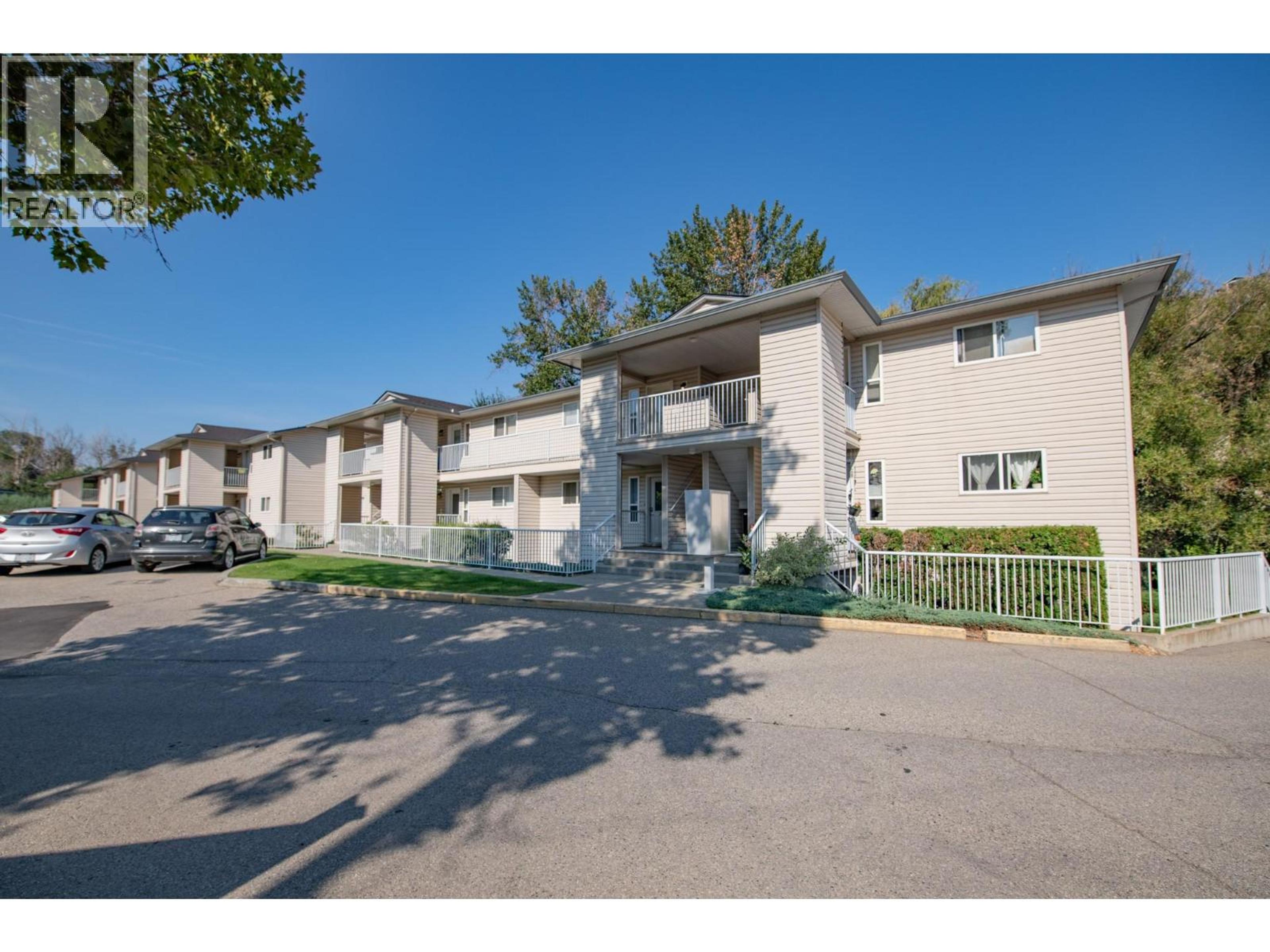 110 Kalamalka Lake Road, Vernon - Exteriors - Full Complex View - Photo 6