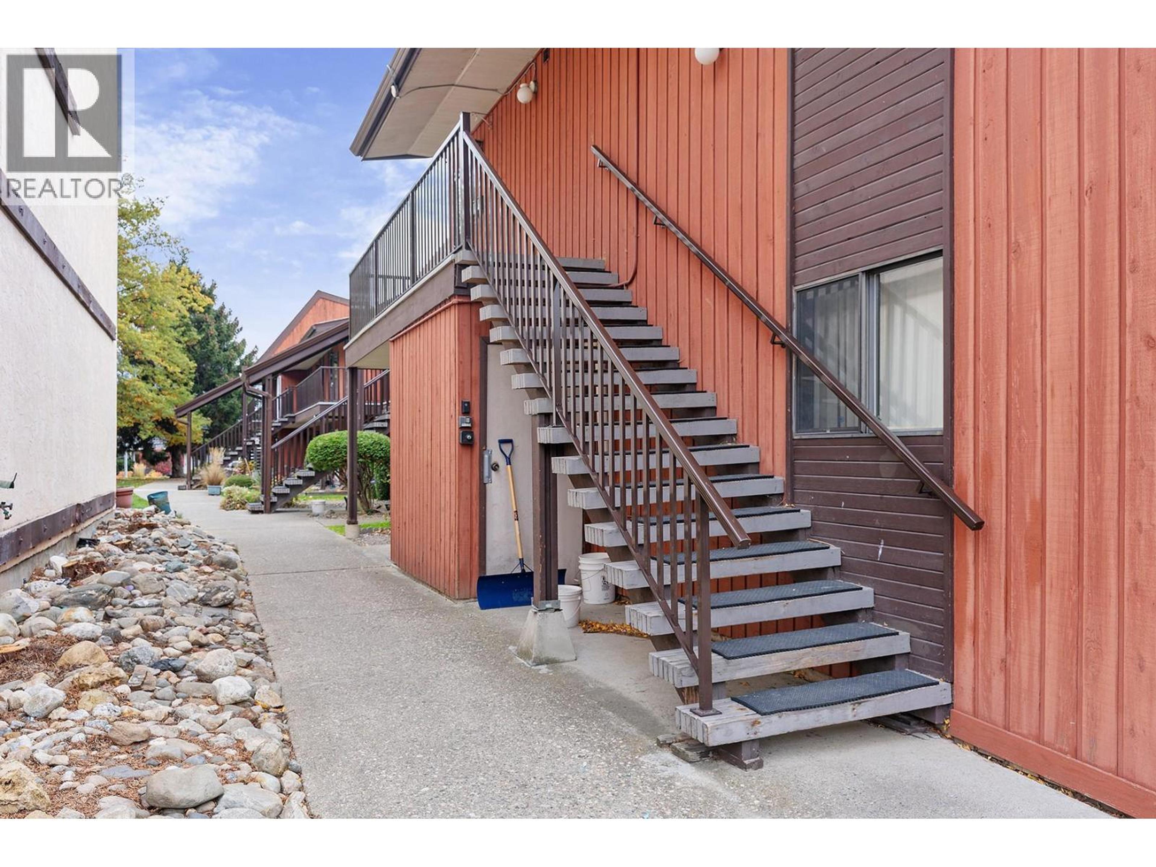 3020 Allenby Way, Vernon - Exteriors - Photo 4