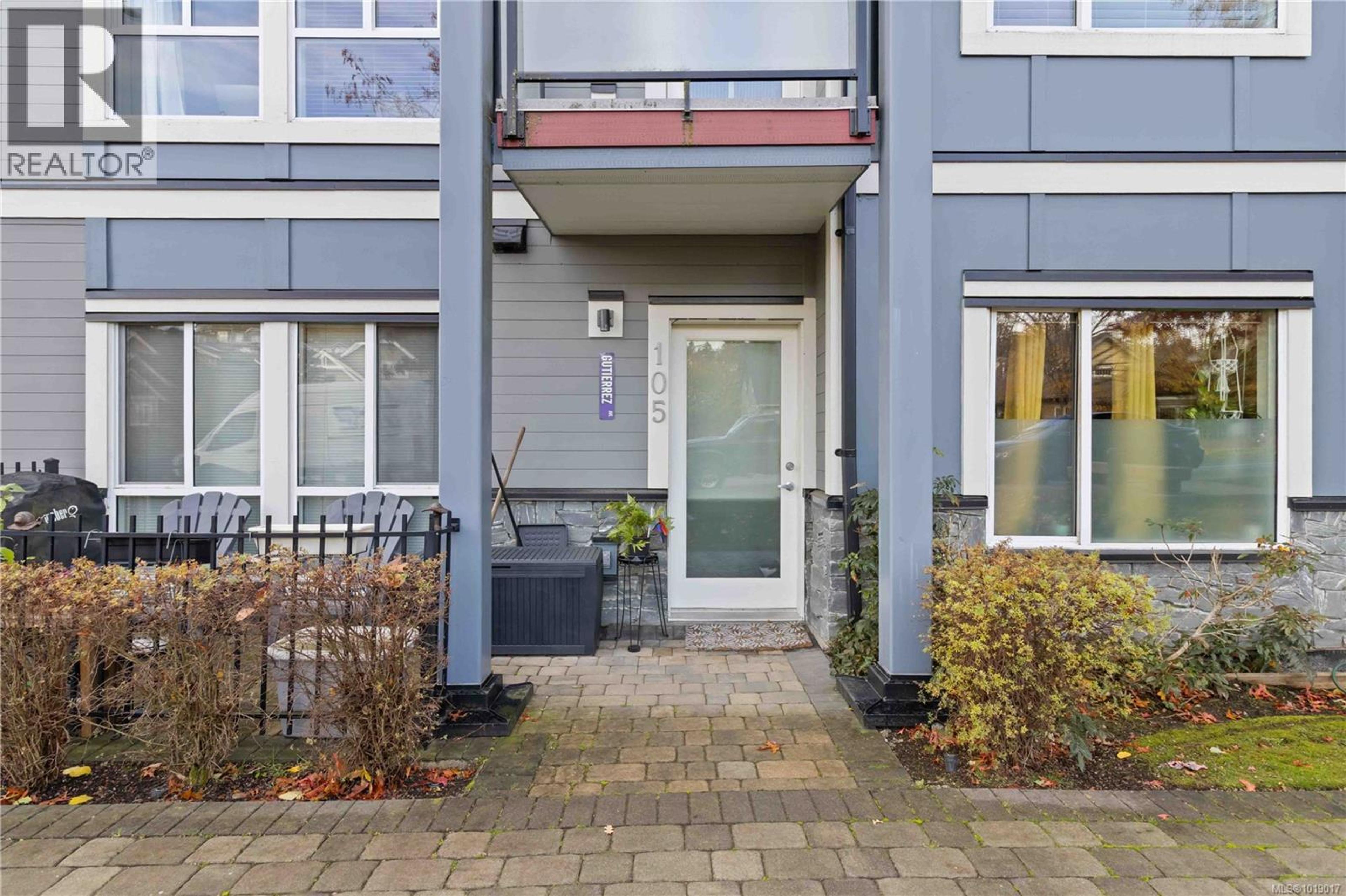 4050 Douglas St, Saanich - Exteriors - Photo 4