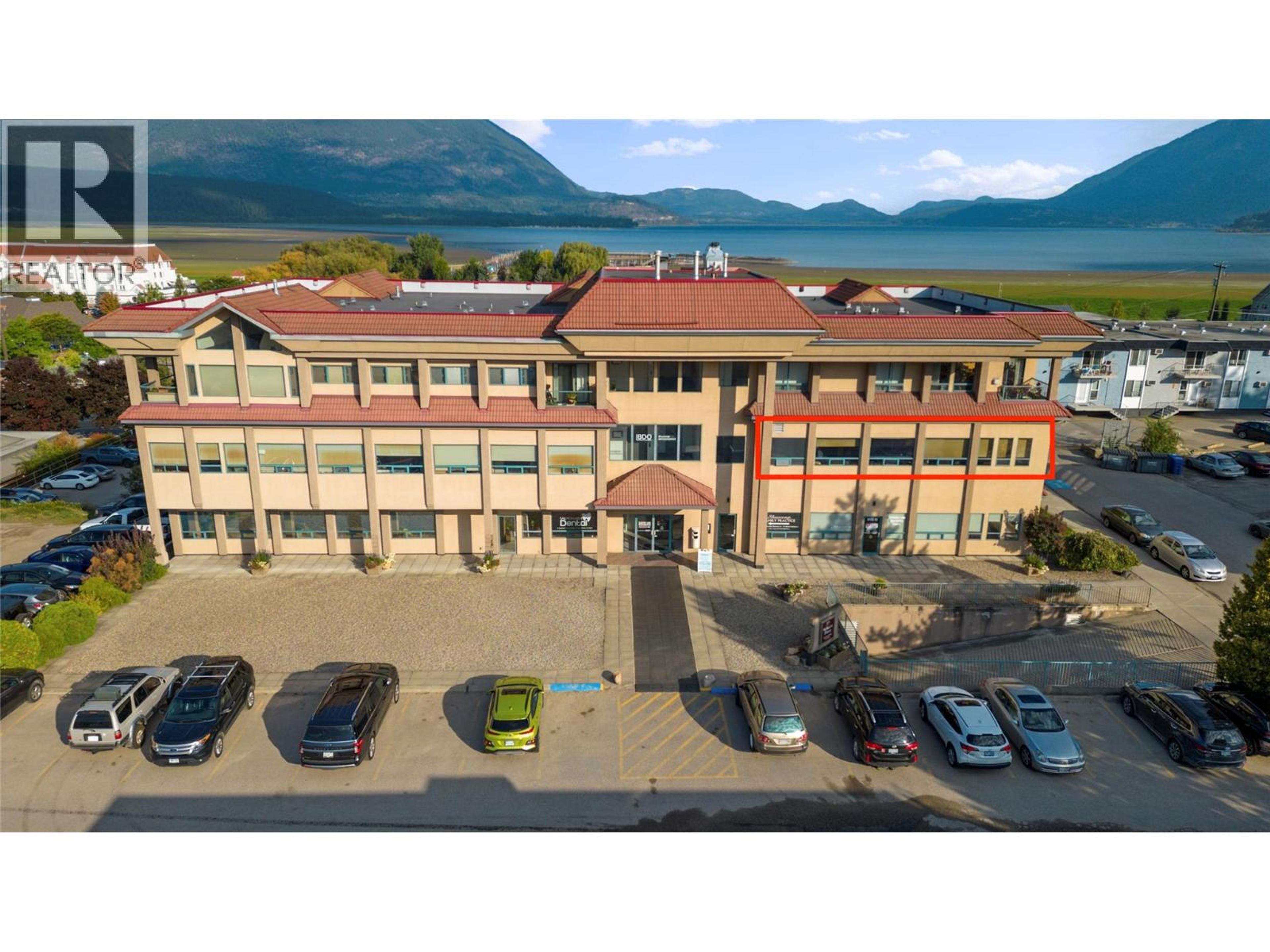 571 6 Street NE, Salmon Arm - Exteriors - Drone/Aerial View - Photo 2