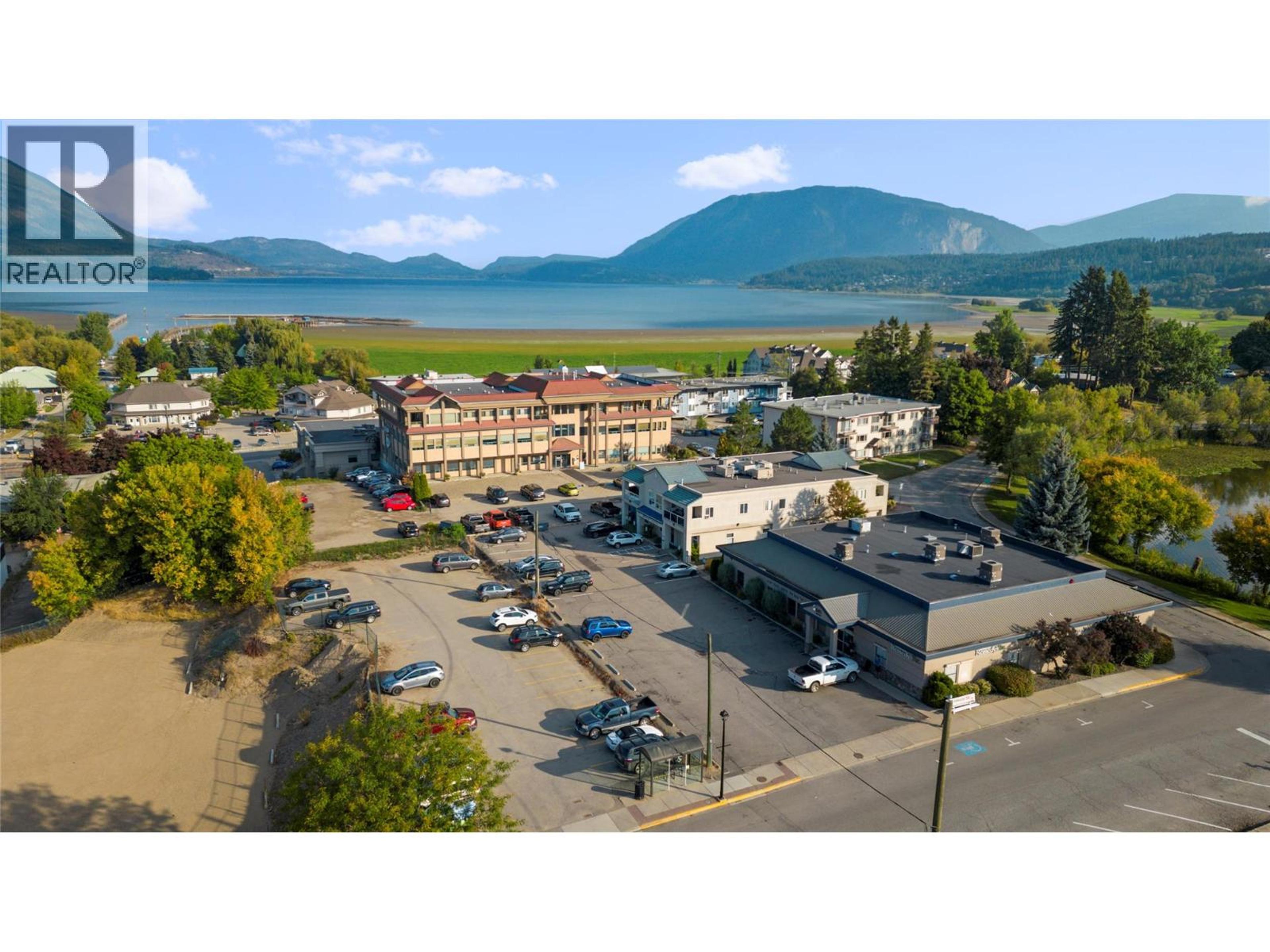 571 6 Street NE, Salmon Arm - Exteriors - Drone/Aerial View, Full Complex View - Photo 3