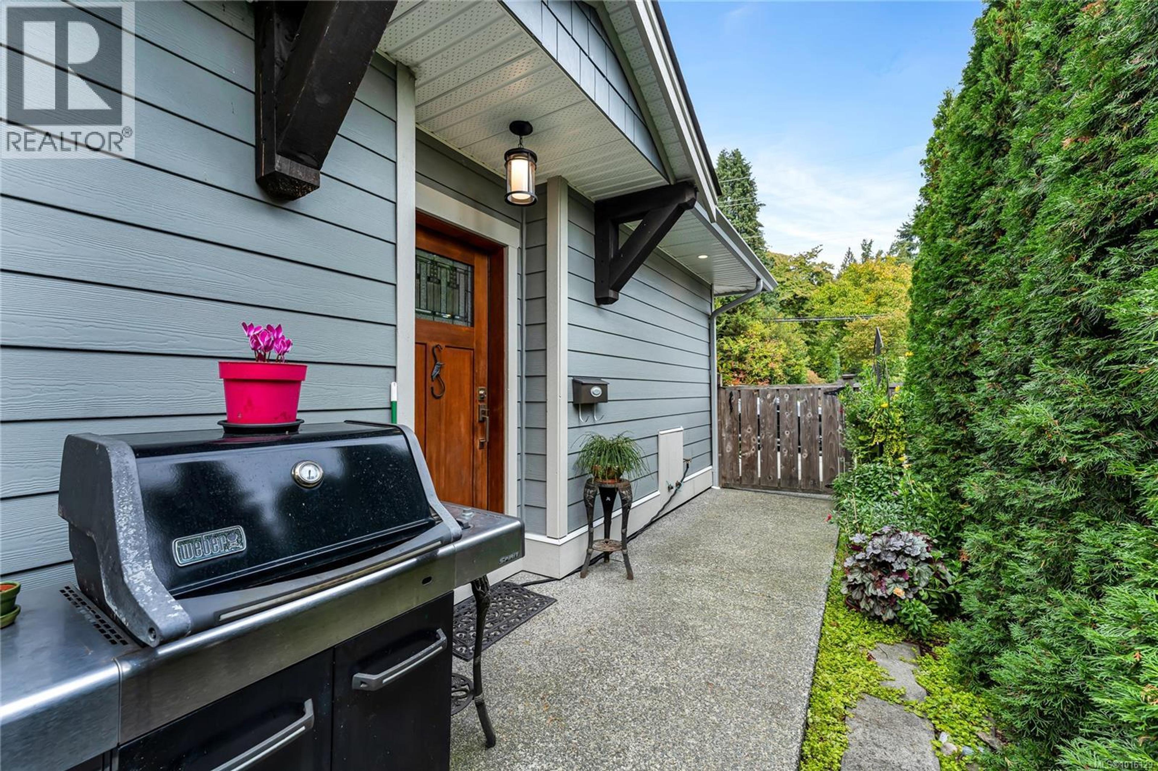 2876 Sherman Rd, Duncan - Exteriors - Photo 6