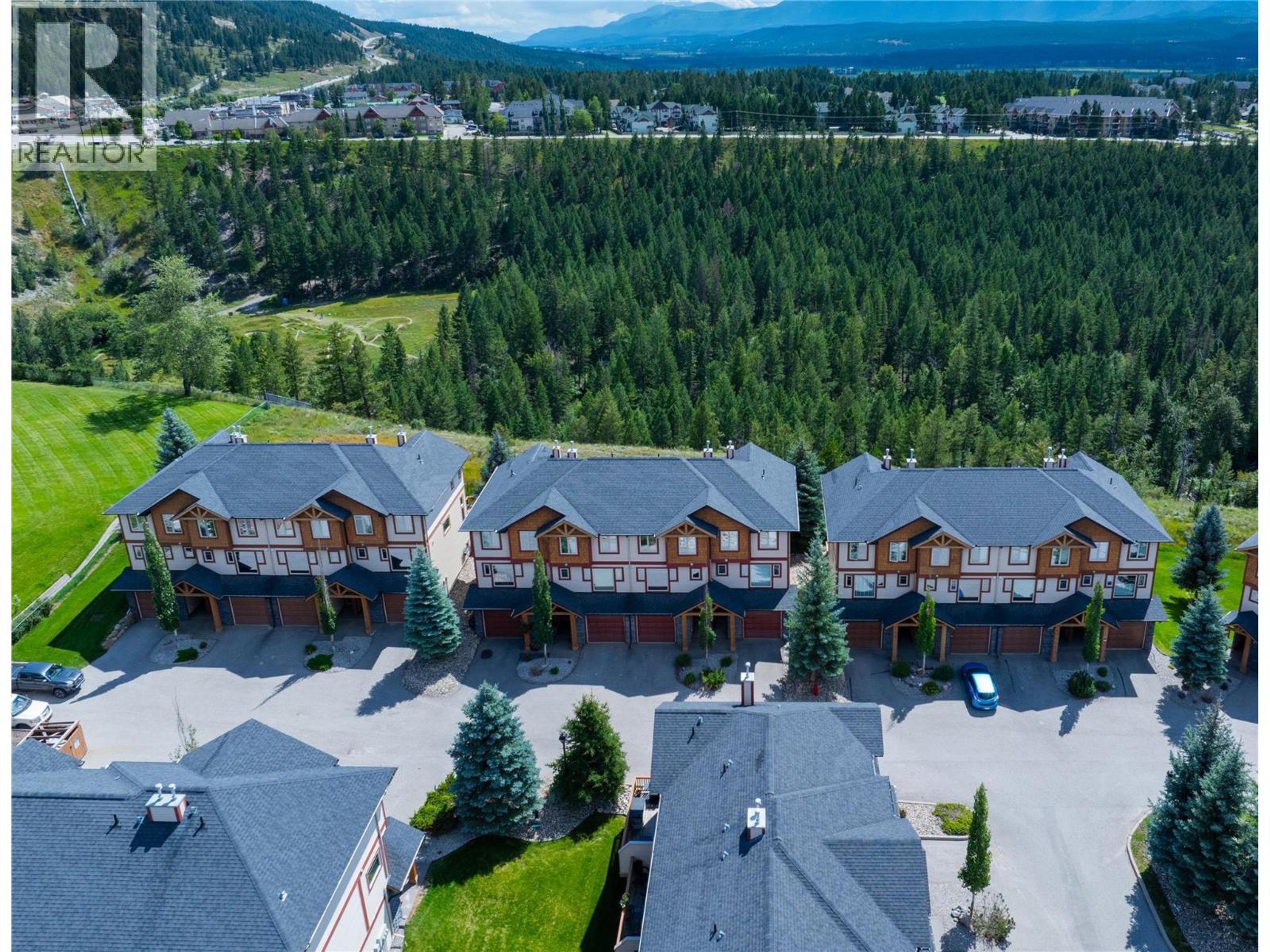 4878 Ridge Road, Radium Hot Springs - Exteriors - Full Complex View, Drone/Aerial View - Photo 4