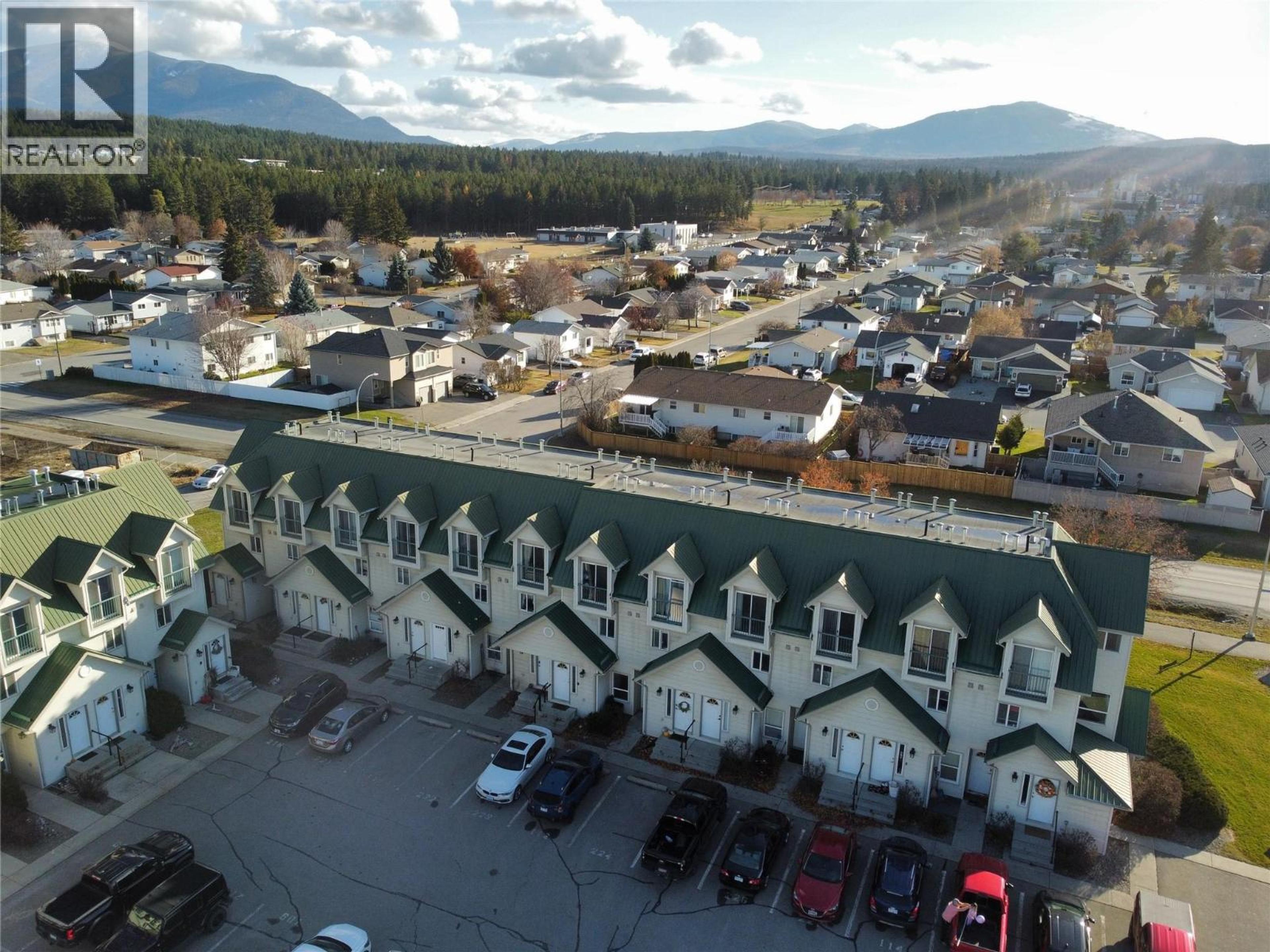 1004 23 Avenue N, Cranbrook - Exteriors - Full Complex View, Drone/Aerial View - Photo 5