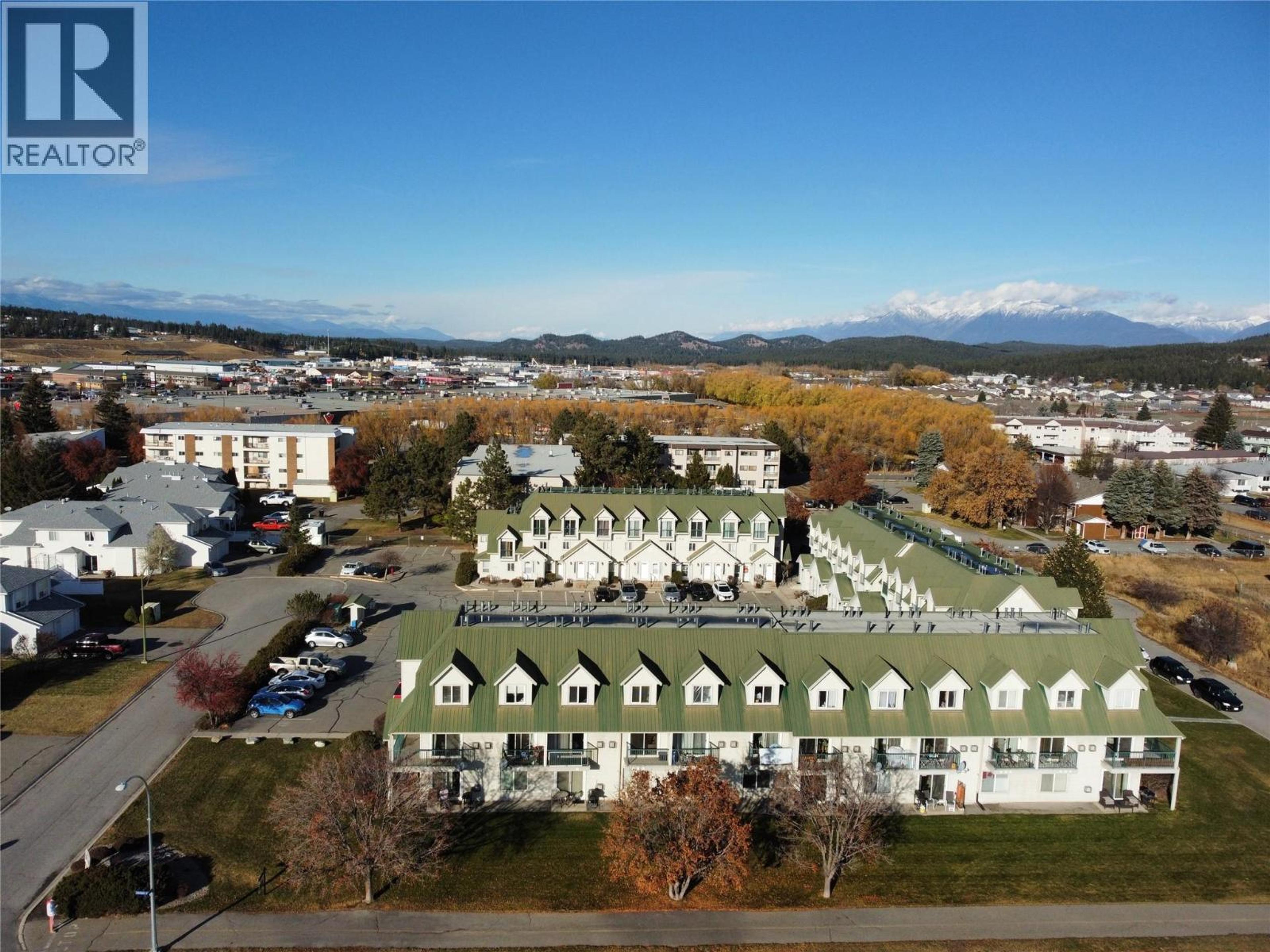 1004 23 Avenue N, Cranbrook - Exteriors - Full Complex View, Drone/Aerial View - Photo 6