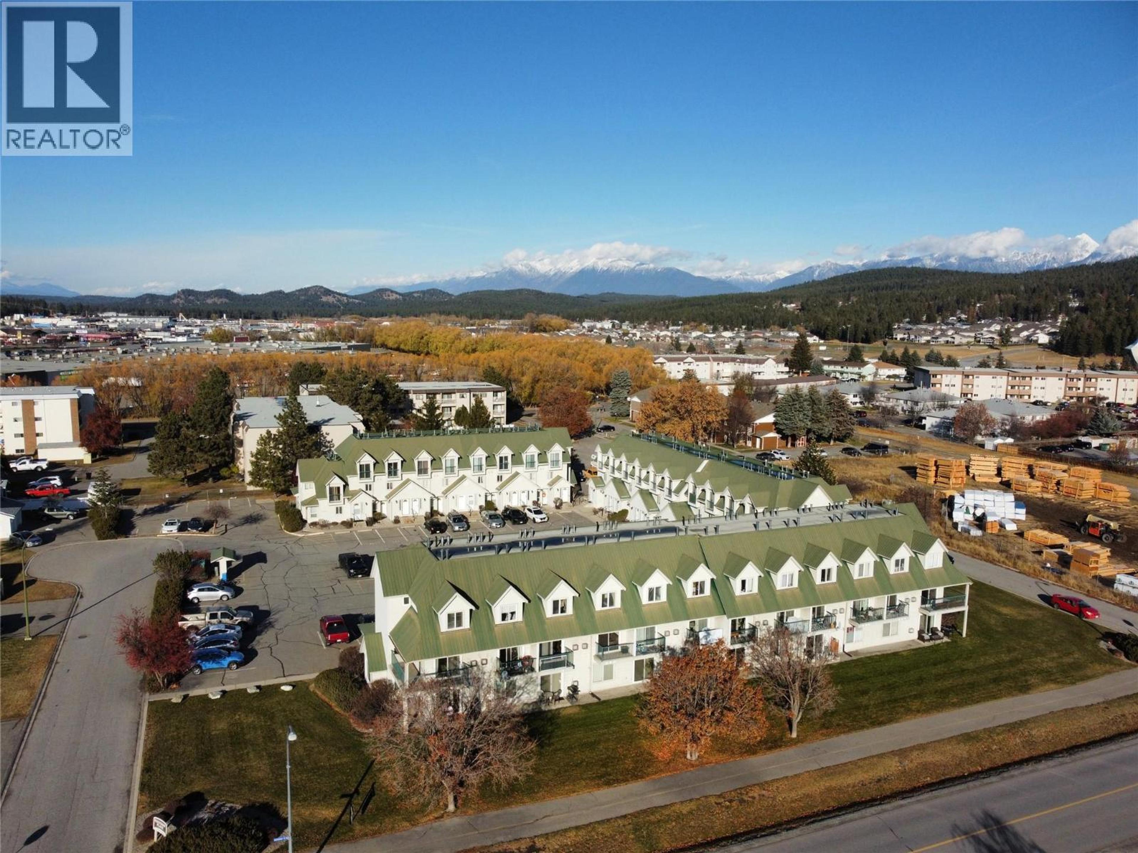 1004 23 Avenue N, Cranbrook - Exteriors - Full Complex View, Drone/Aerial View - Photo 7