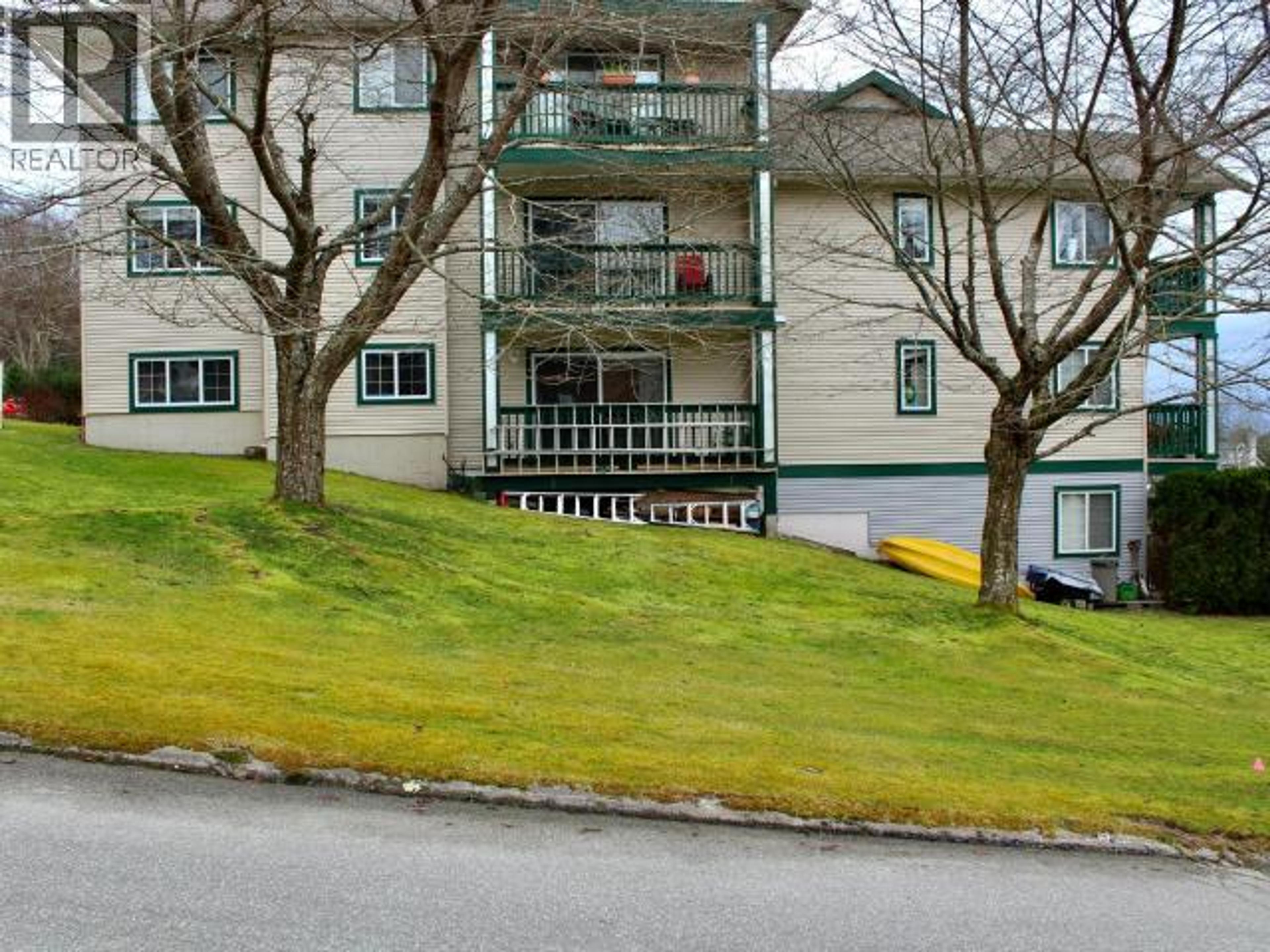 5701 WILLOW AVE, Powell River - Exteriors - Photo 9