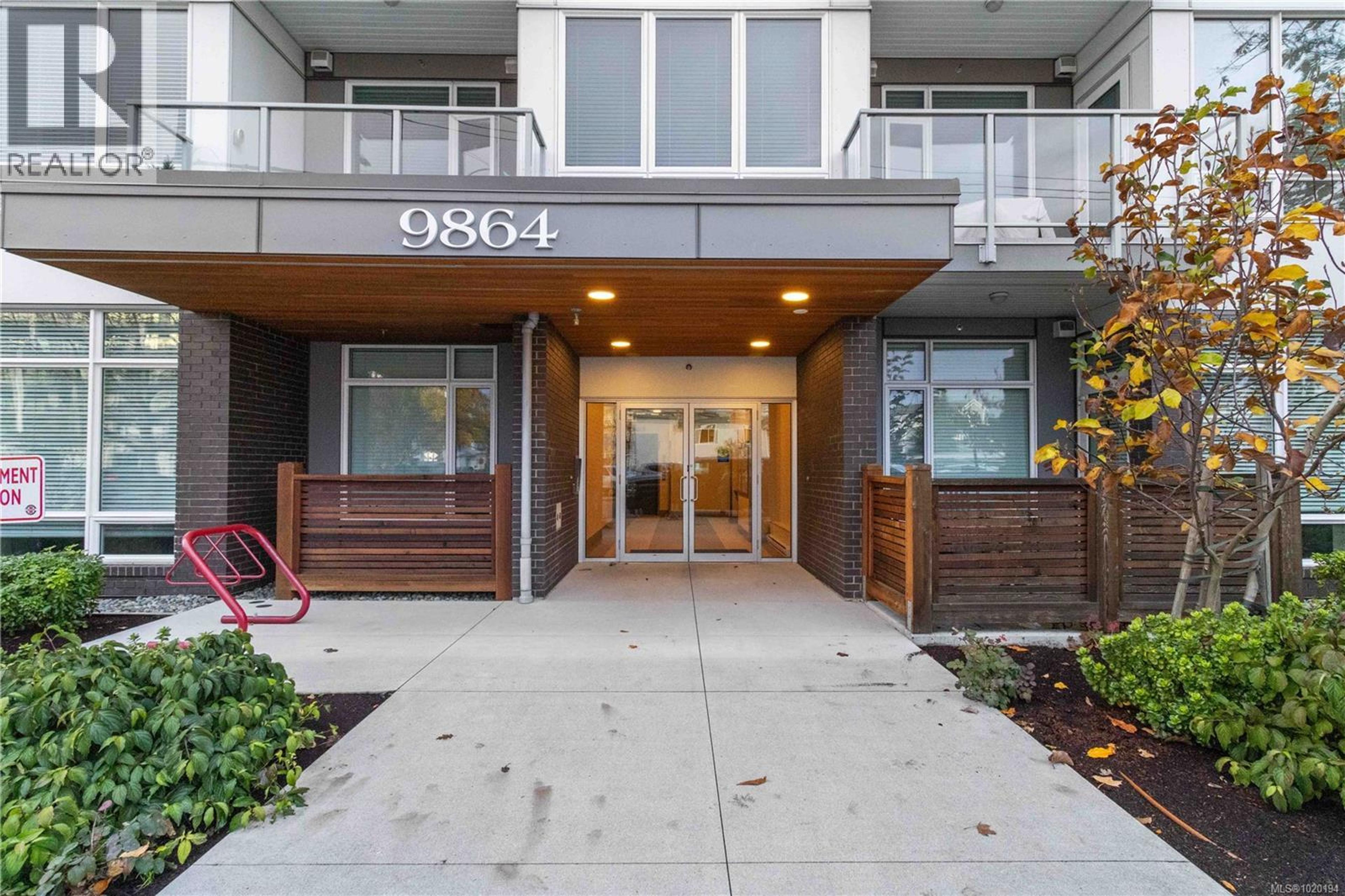 9864 Fourth St, Sidney - Exteriors - Photo 3