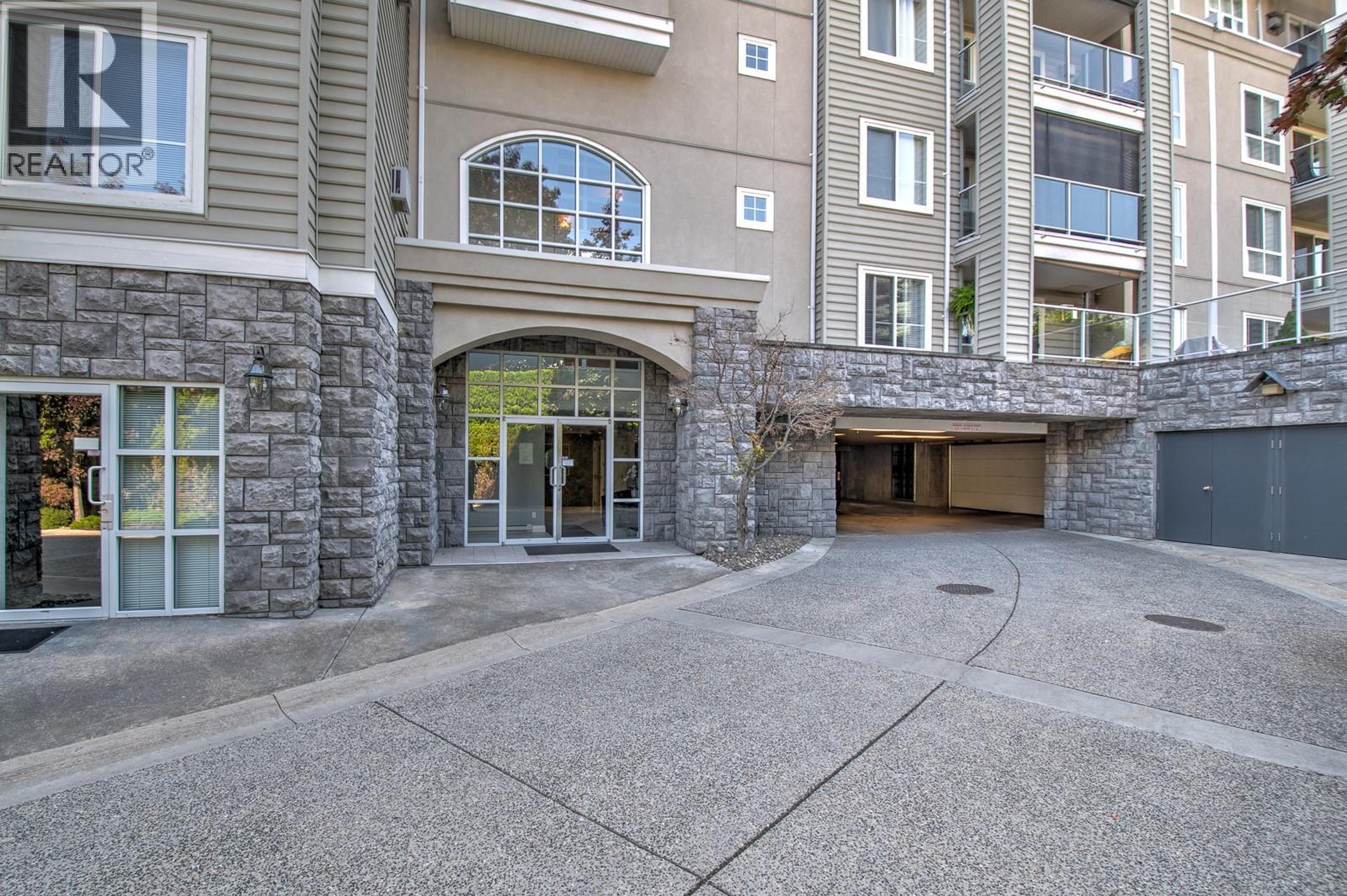 3220 Centennial Drive, Vernon - Exteriors - Photo 4