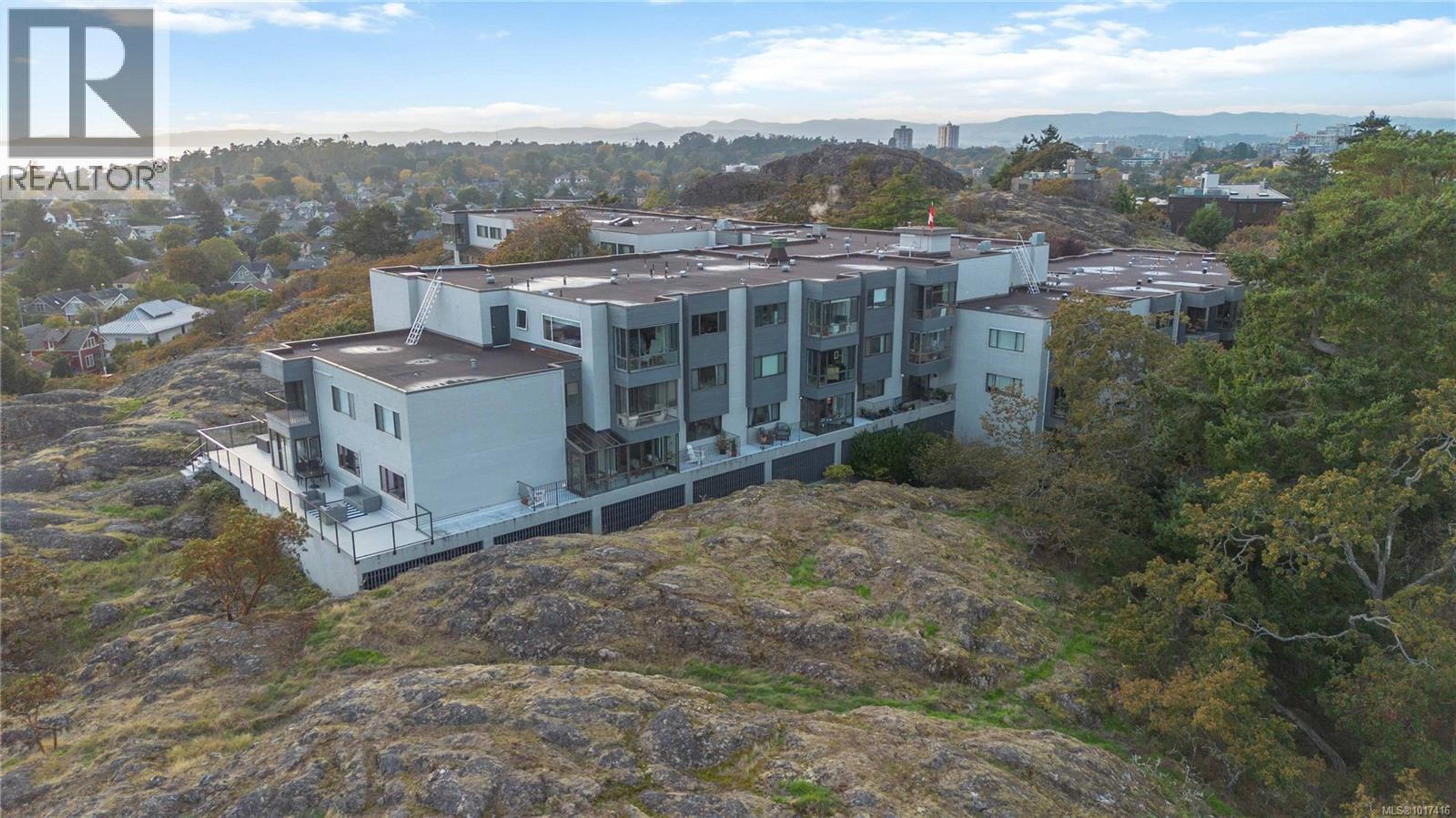 1433 Faircliff Lane, Victoria - Exteriors - Full Complex View, Drone/Aerial View - Photo 2