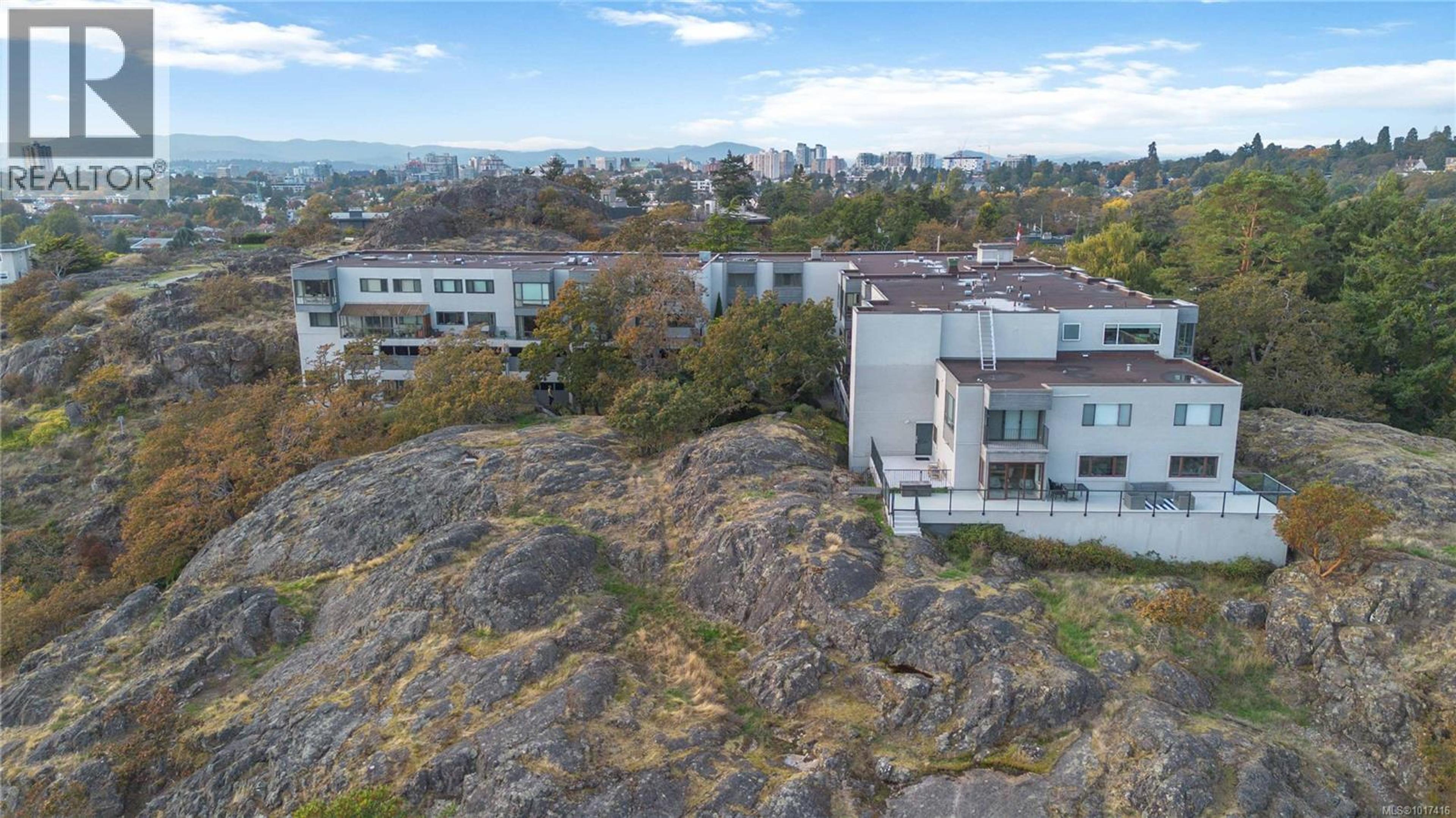 1433 Faircliff Lane, Victoria - Exteriors - Full Complex View, Drone/Aerial View - Photo 3