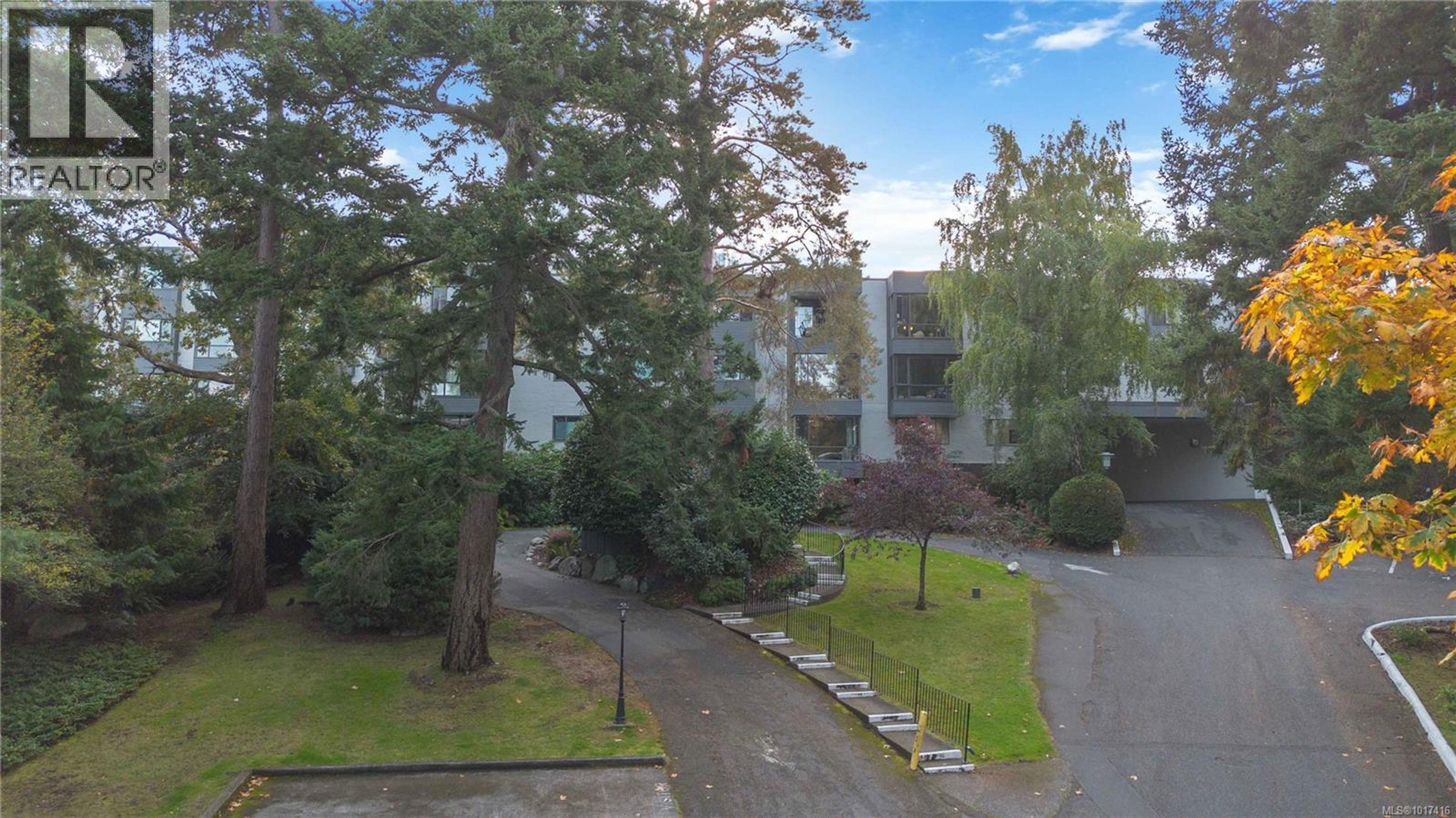 1433 Faircliff Lane, Victoria - Exteriors - Photo 4