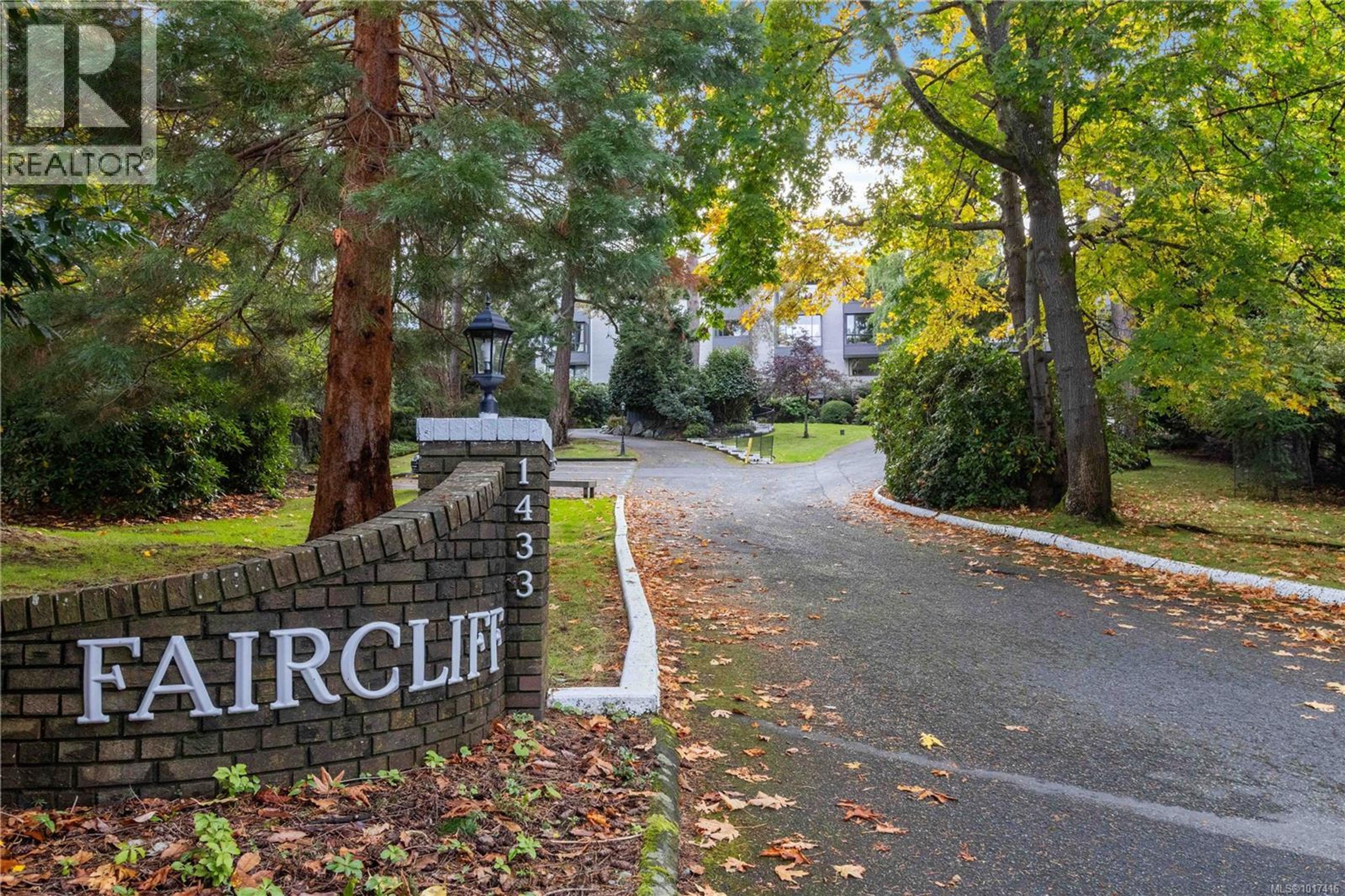 1433 Faircliff Lane, Victoria - Exteriors - Full Complex View - Photo 6