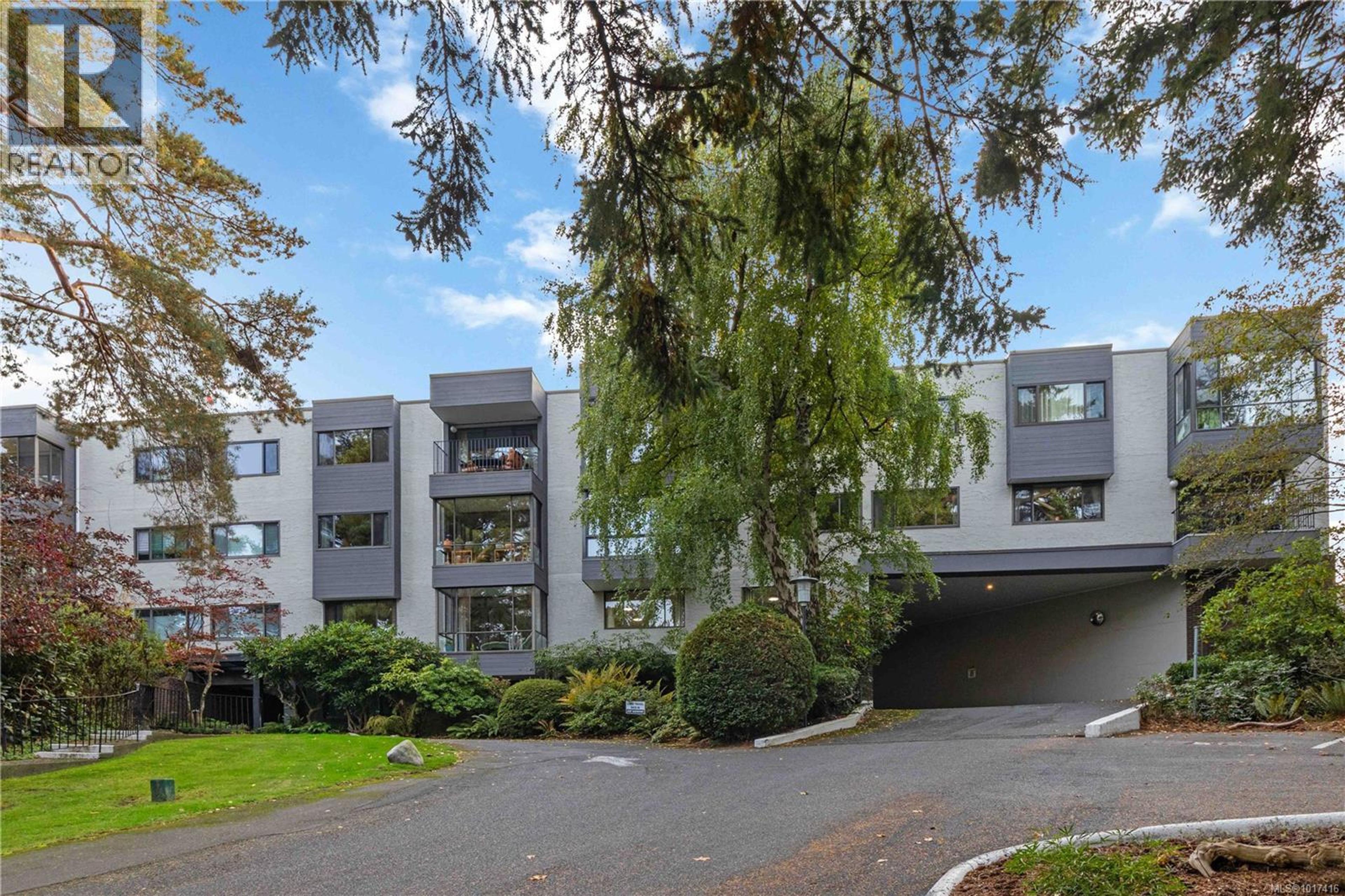 1433 Faircliff Lane, Victoria - Exteriors - Photo 7