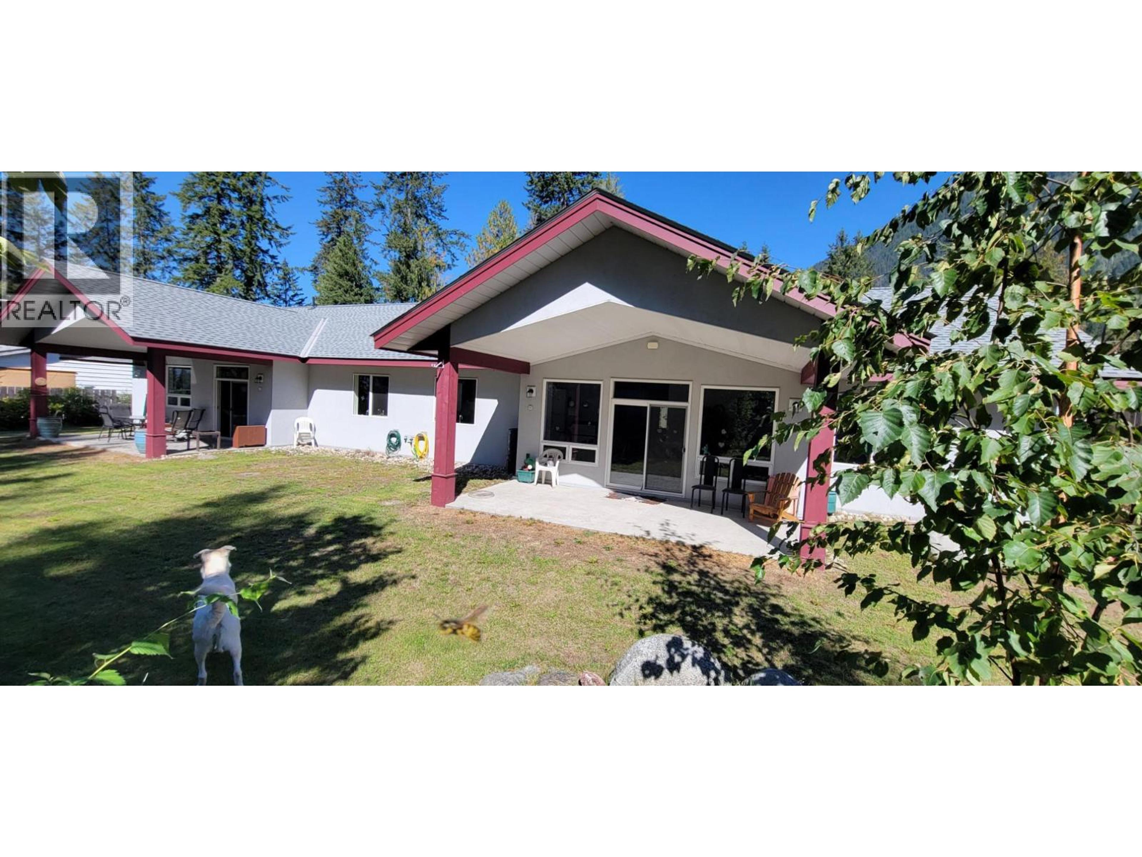 515 9TH Avenue, New Denver - Exteriors - Full Complex View - Photo 5