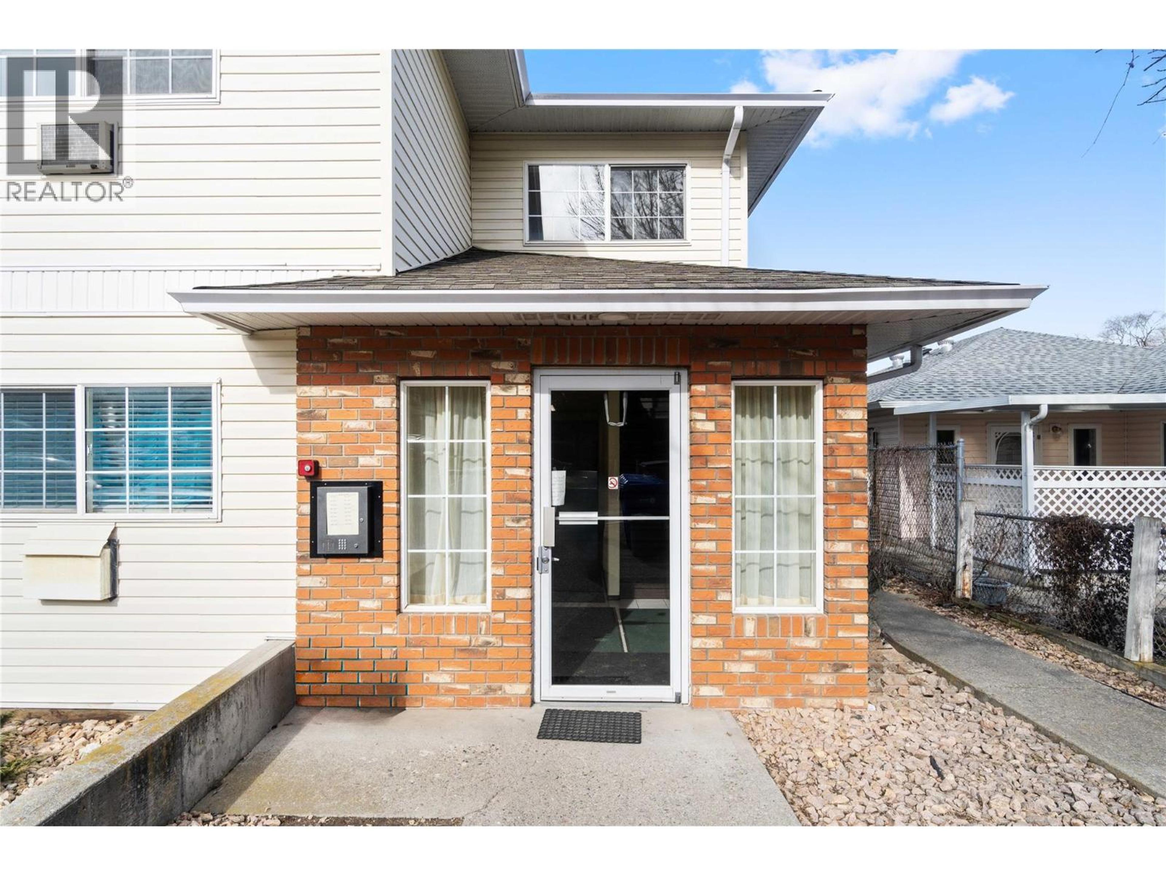 2820 Wolfenden Terrace, Armstrong - Exteriors - Photo 3