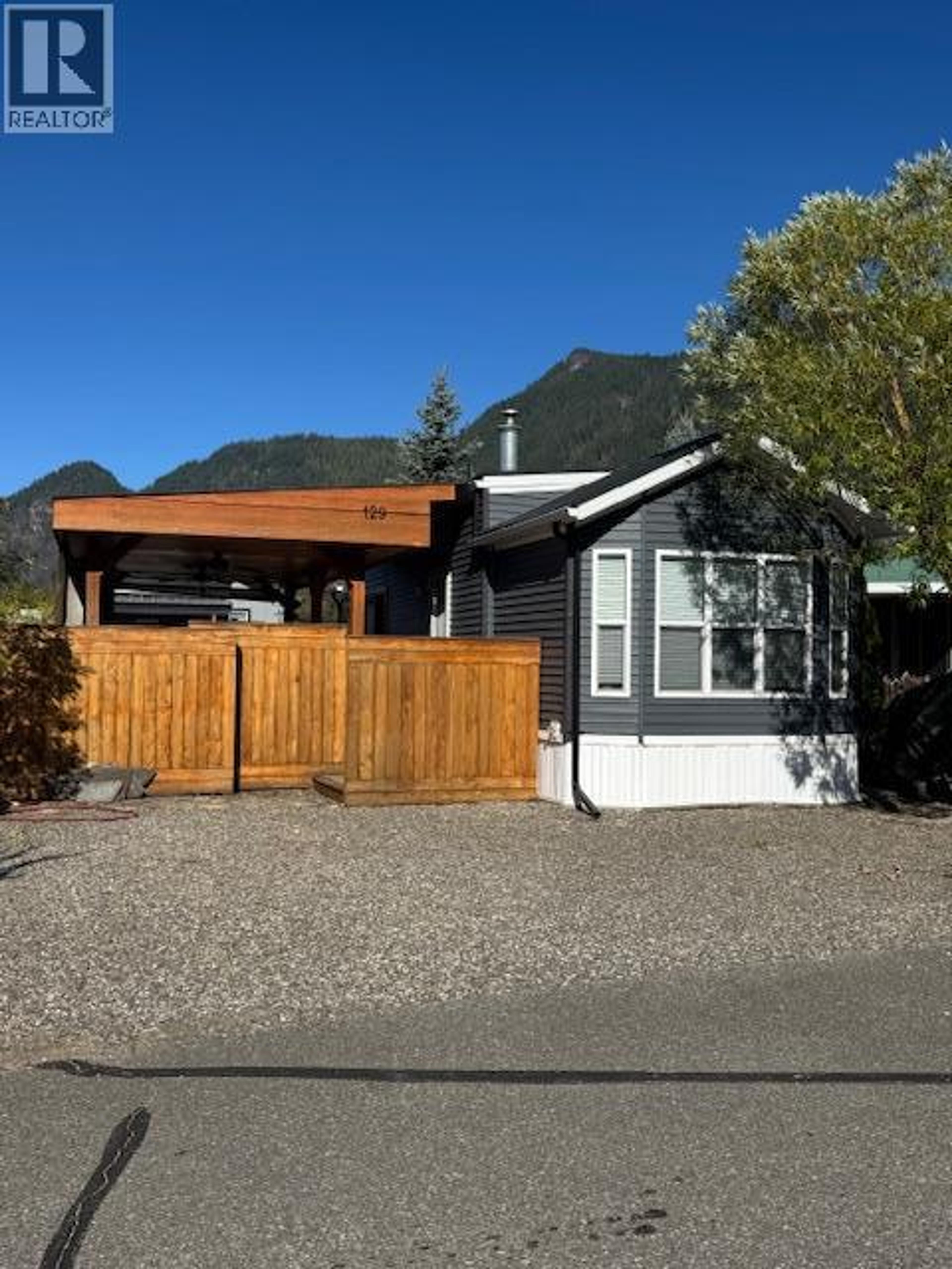 1383 Silver Sands Road, Sicamous - Exteriors - Photo 3