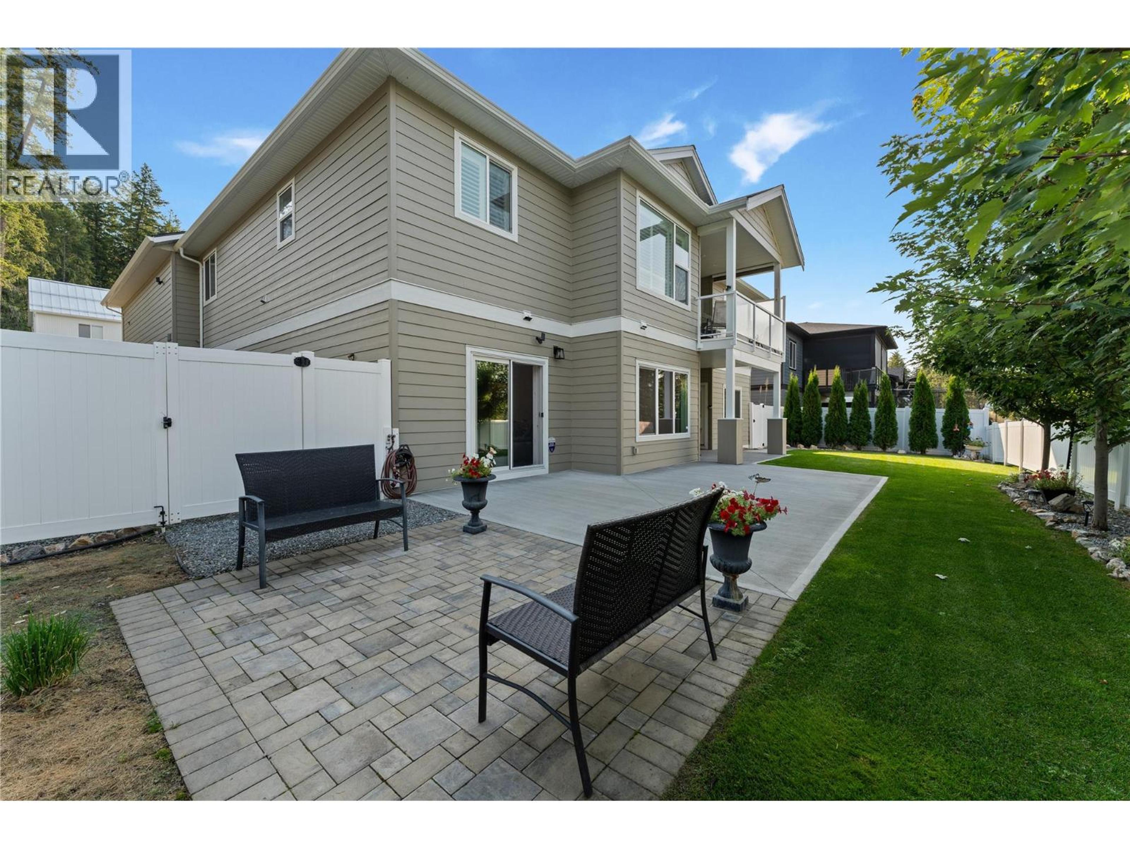 3820 20th Street NE, Salmon Arm - Exteriors - Photo 6