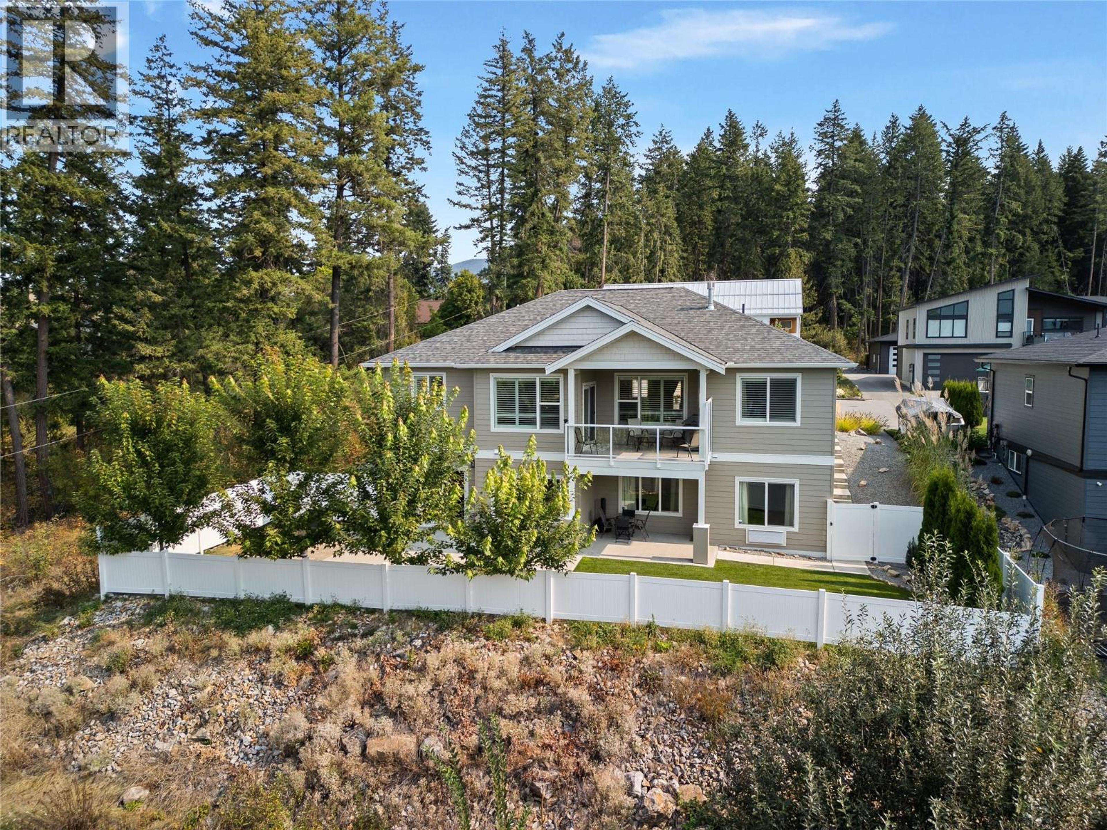 3820 20th Street NE, Salmon Arm - Exteriors - Photo 8