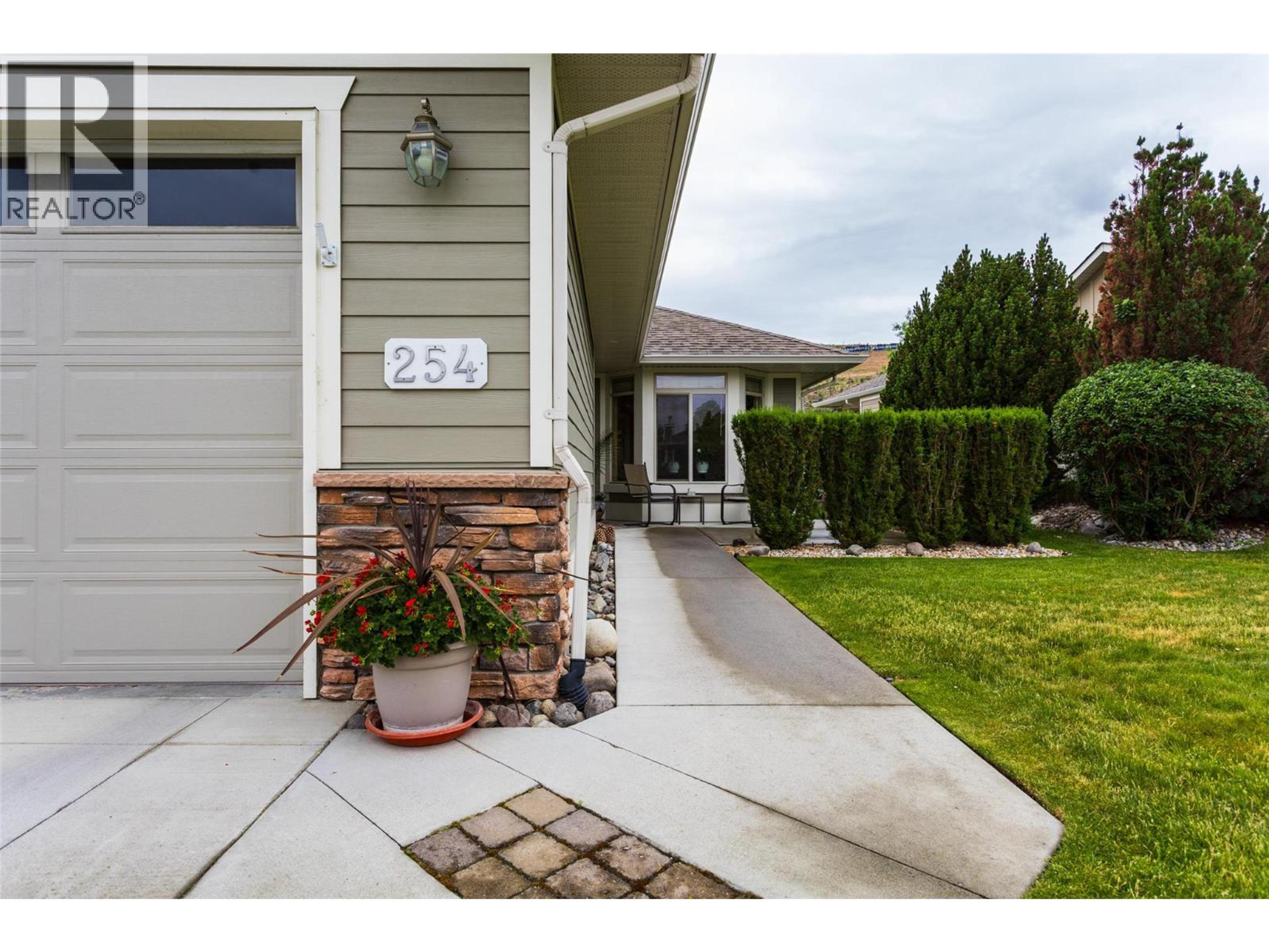 4035 Gellatly Road, West Kelowna - Exteriors - Photo 2
