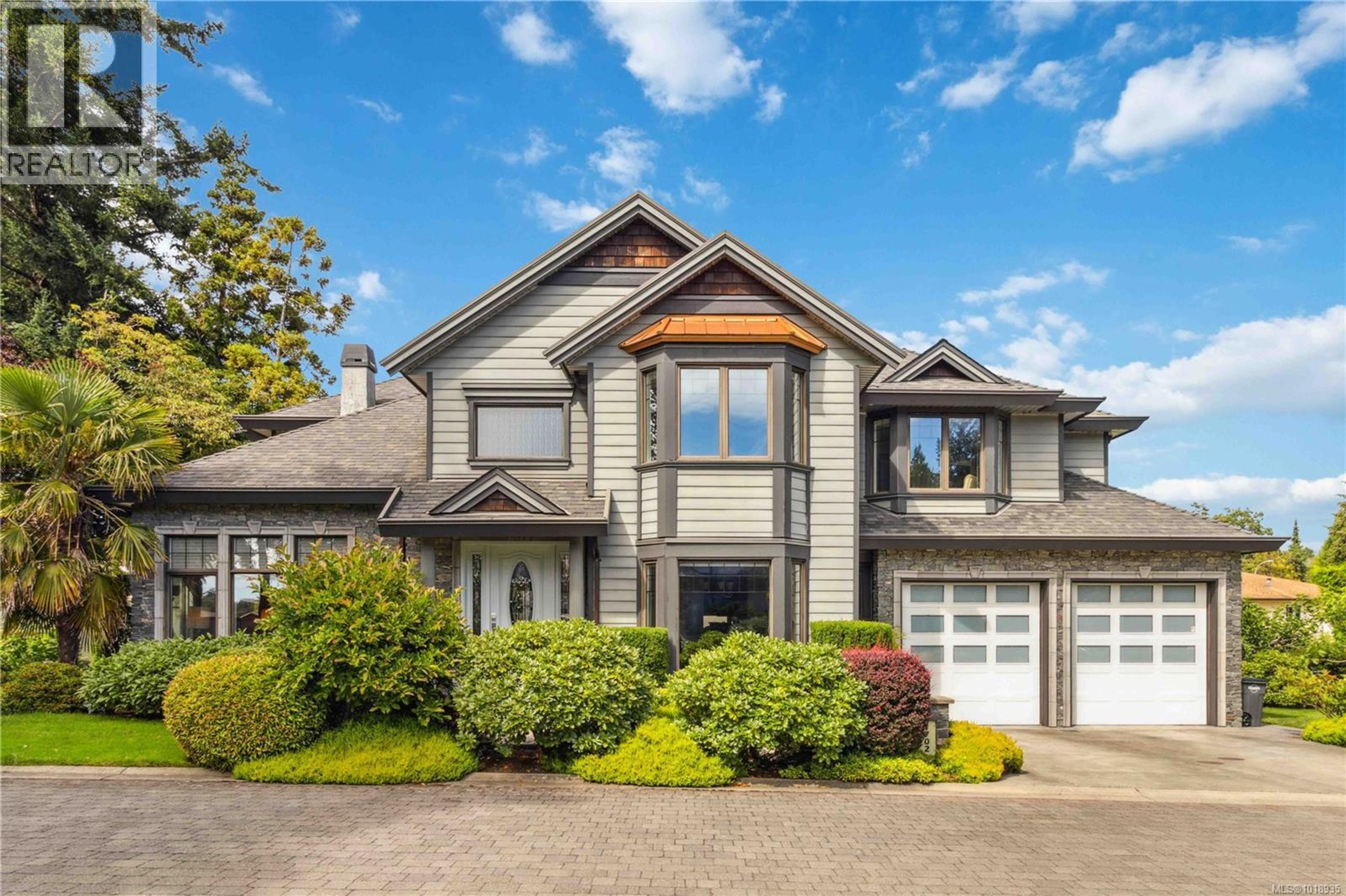 1702 De Sousa Pl, Saanich - Exteriors - Photo 2