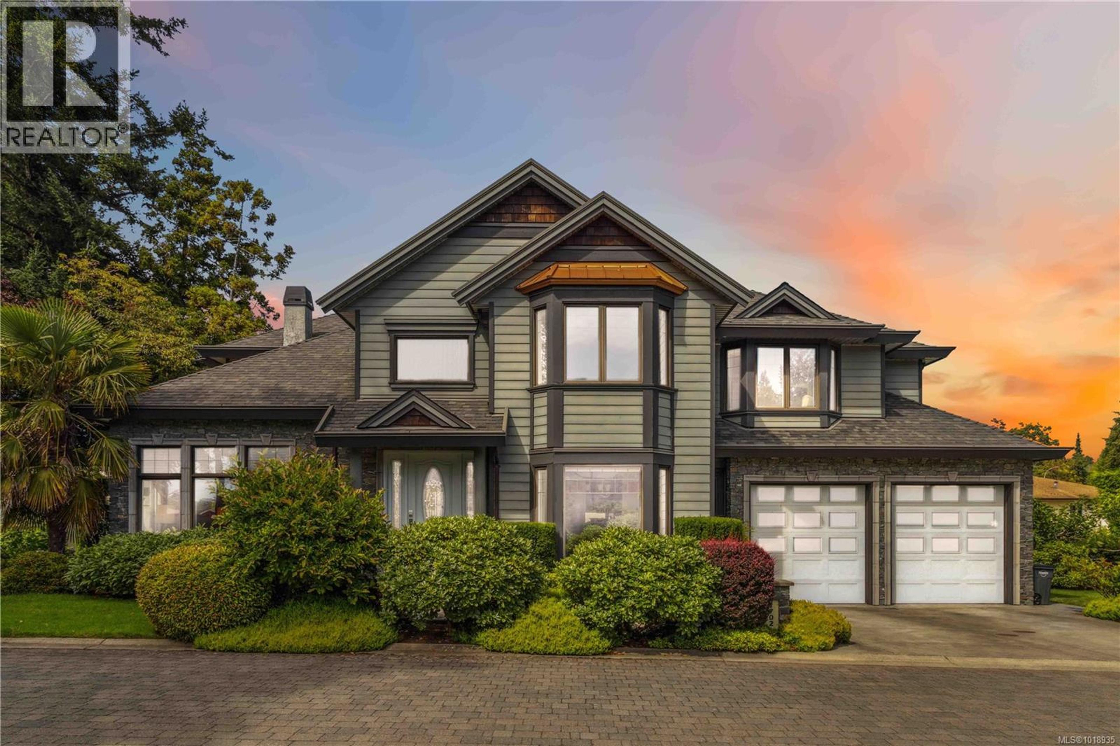 1702 De Sousa Pl, Saanich - Exteriors - Photo 5