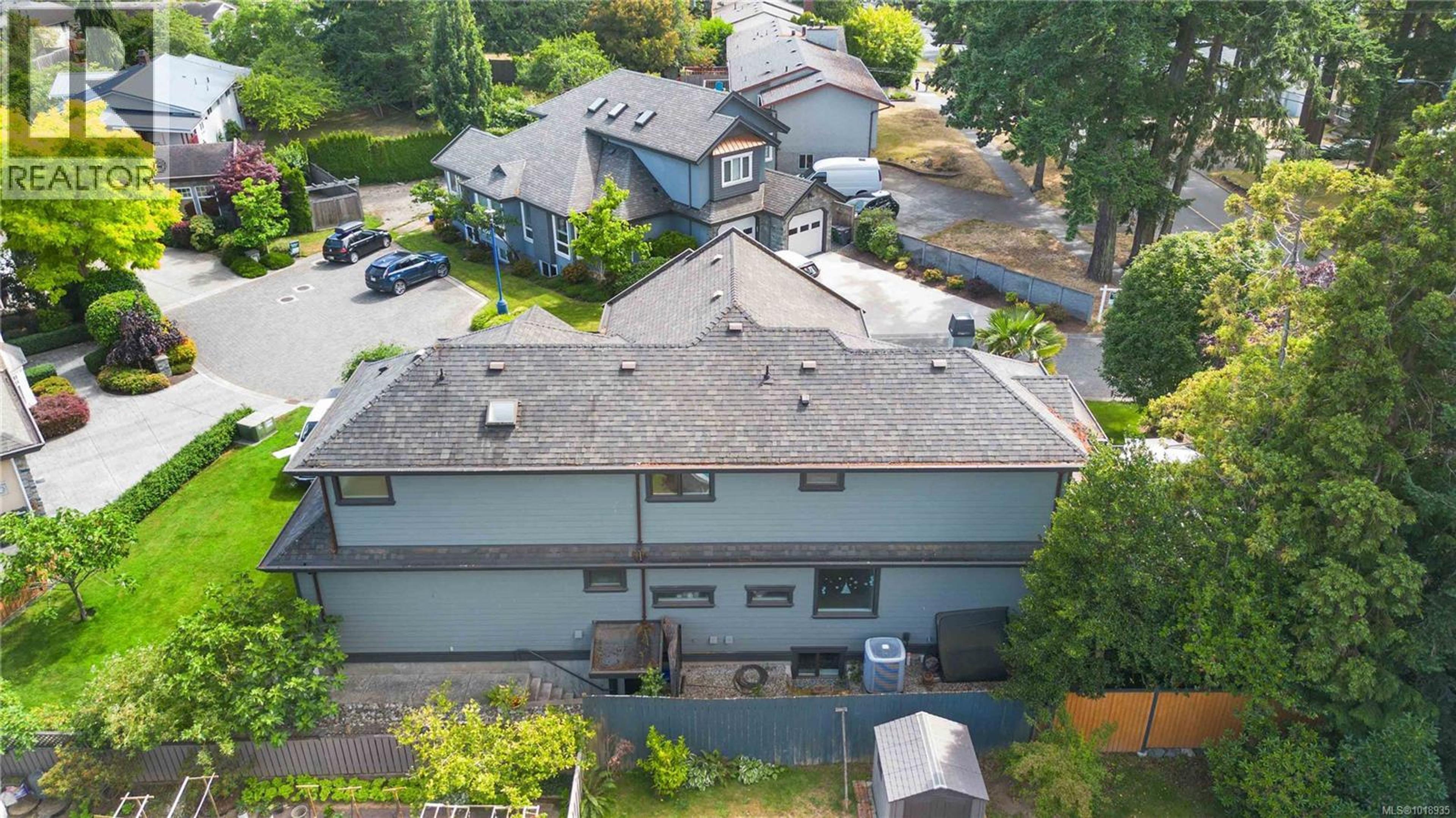 1702 De Sousa Pl, Saanich - Exteriors - Drone/Aerial View - Photo 7