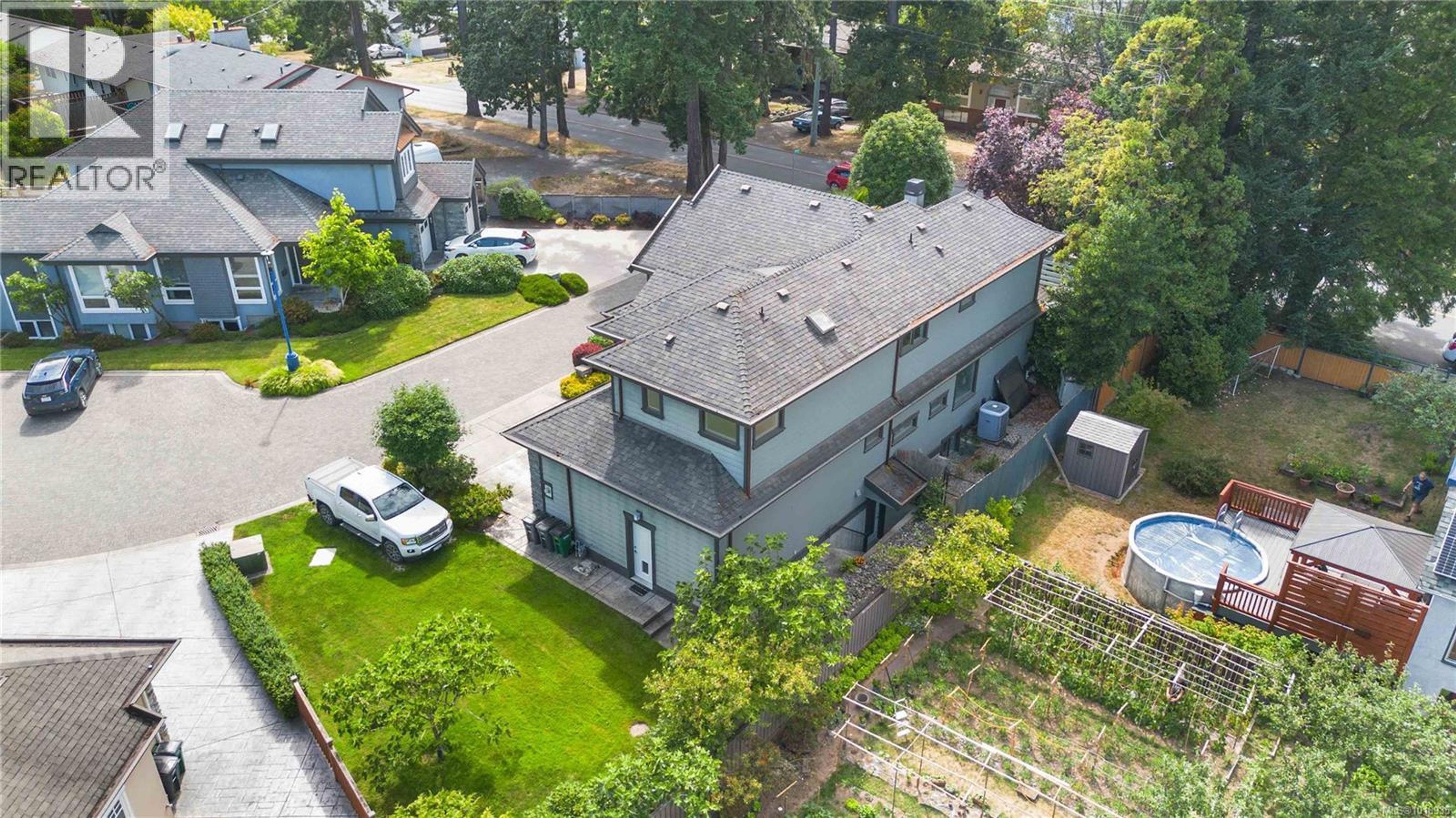 1702 De Sousa Pl, Saanich - Exteriors - Drone/Aerial View - Photo 8