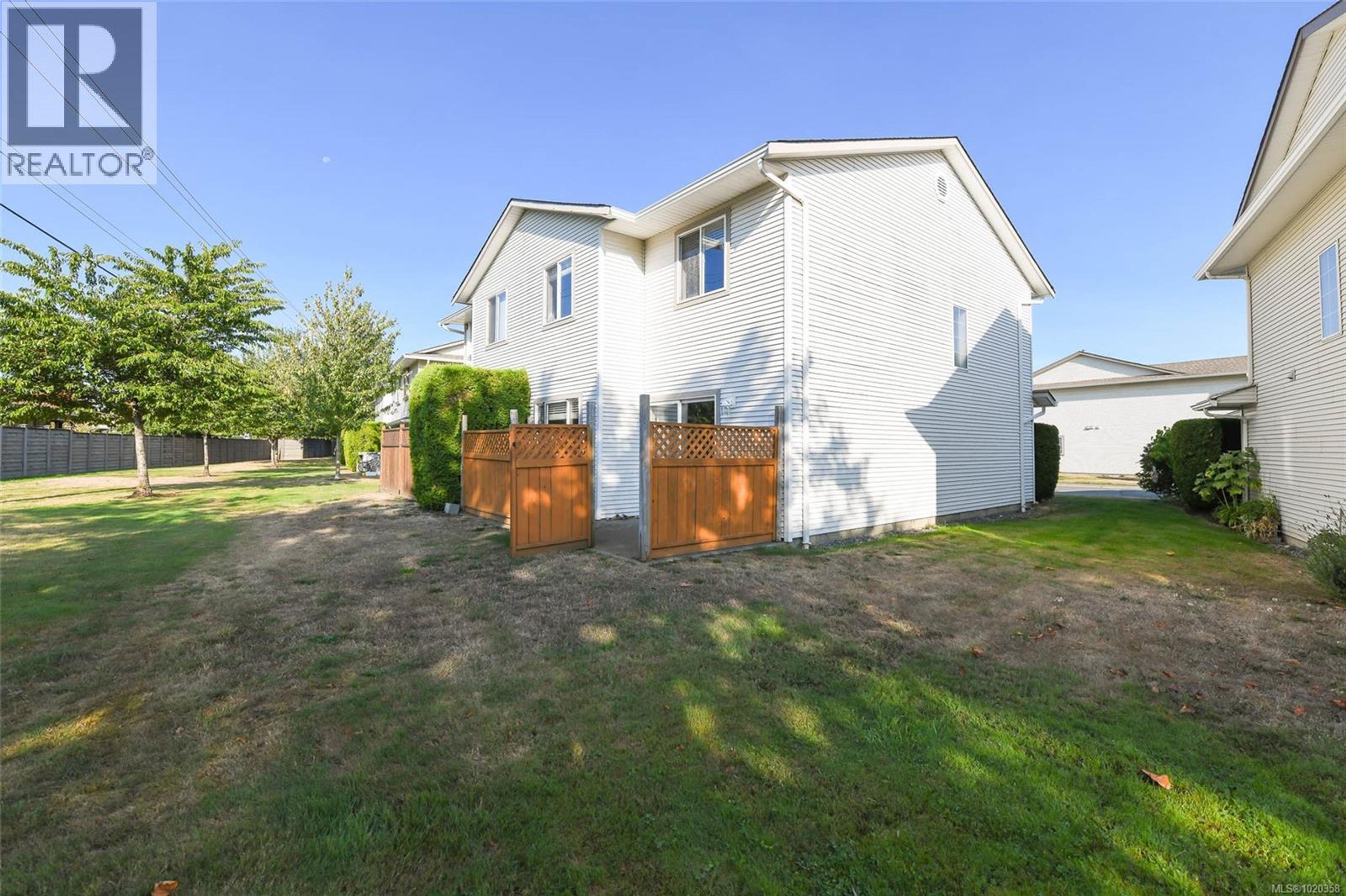 717 Aspen Rd, Comox - Exteriors - Photo 3