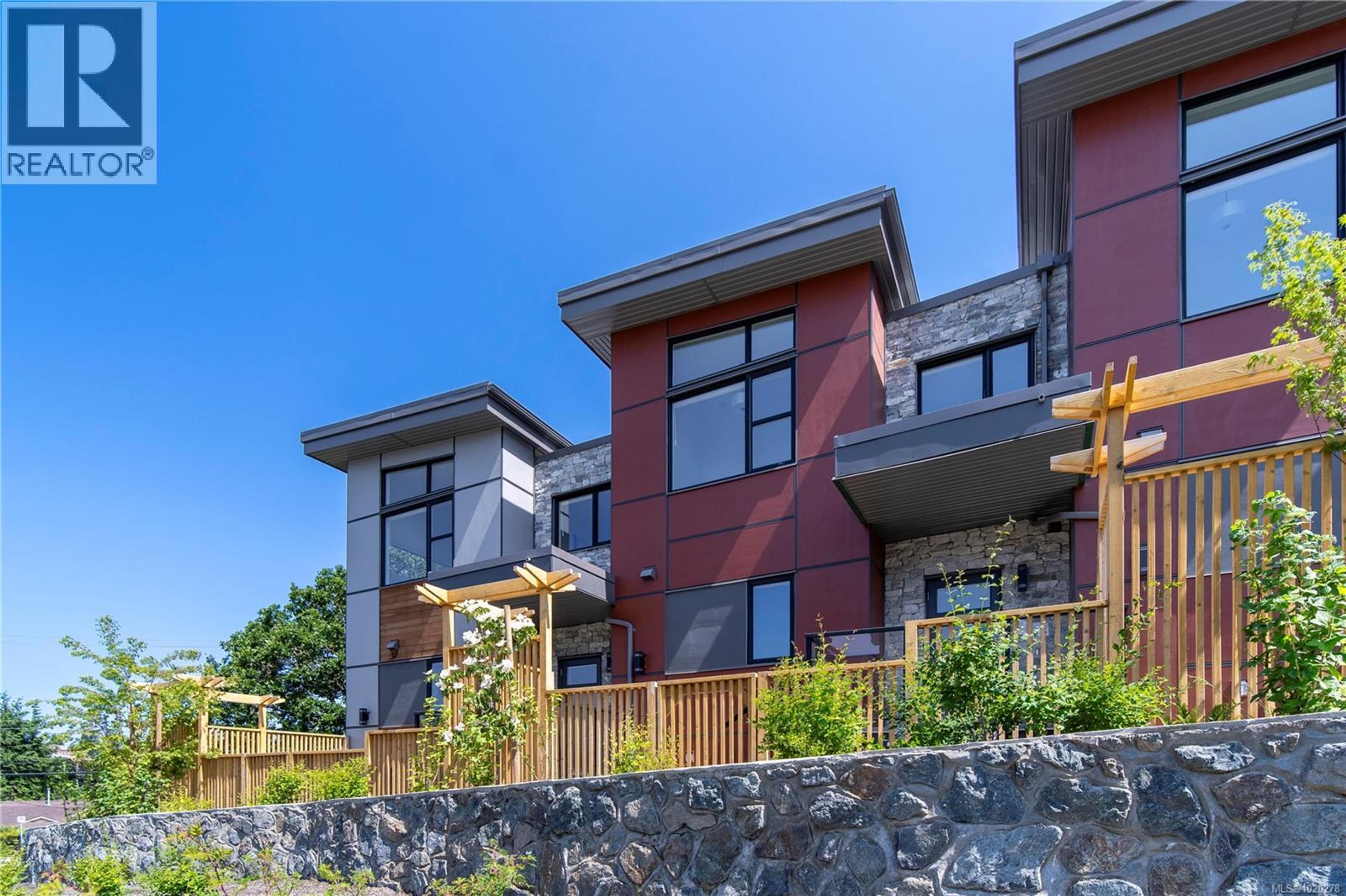 4253 Dieppe Rd, Saanich - Exteriors - Full Complex View - Photo 2