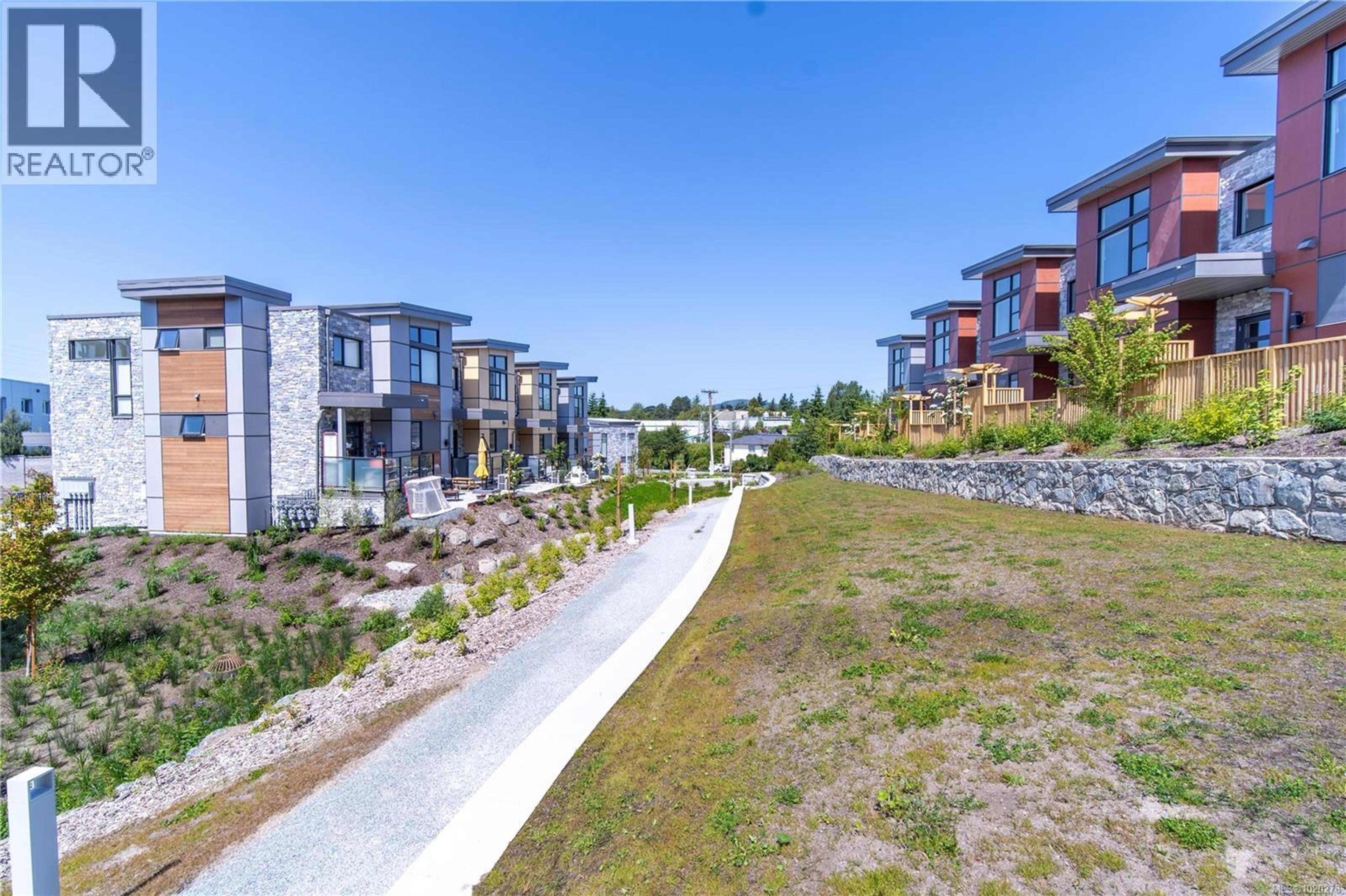 4253 Dieppe Rd, Saanich - Exteriors - Full Complex View - Photo 4