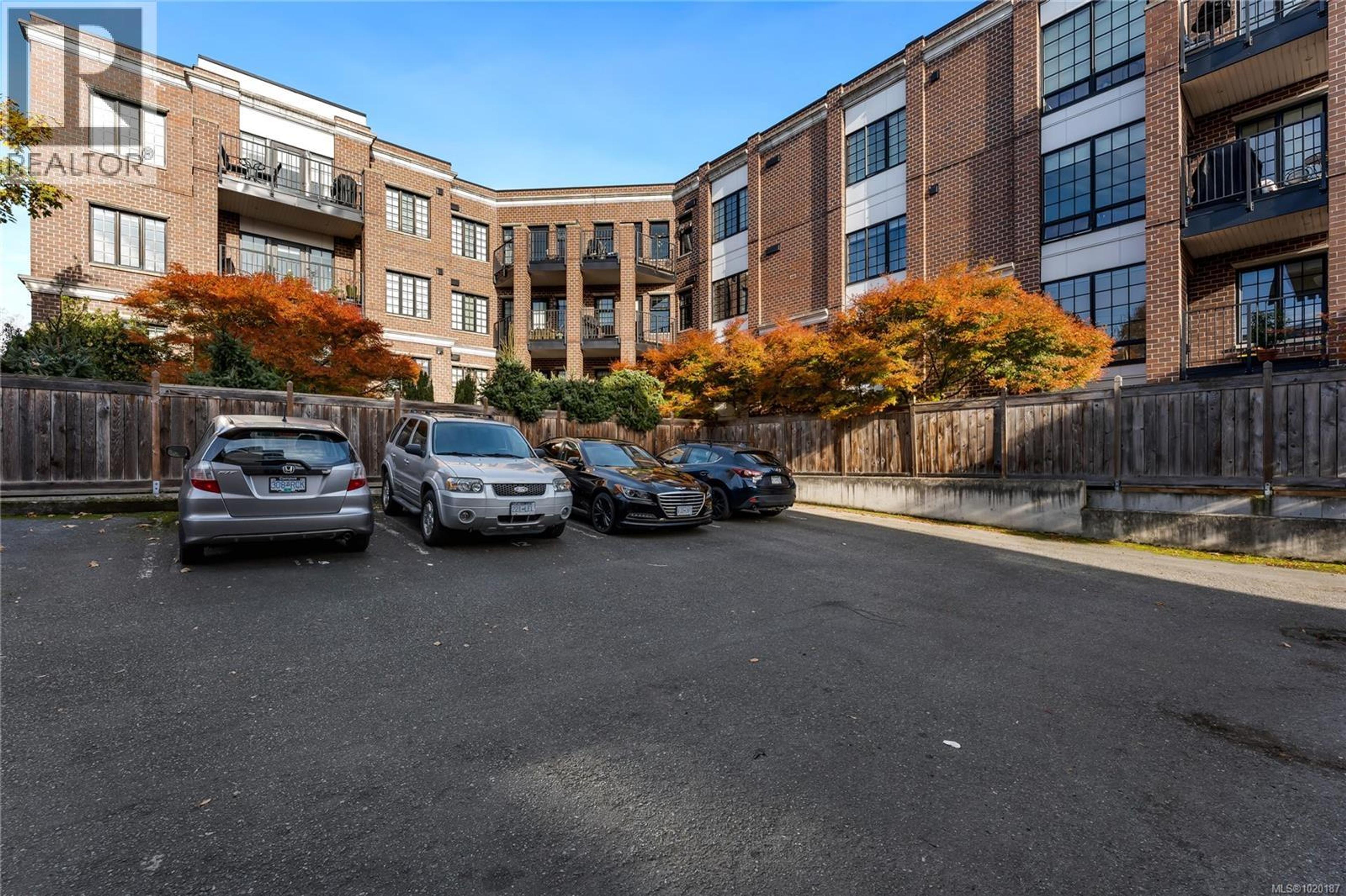 1000 McClure St, Victoria - Exteriors - Full Complex View - Photo 4