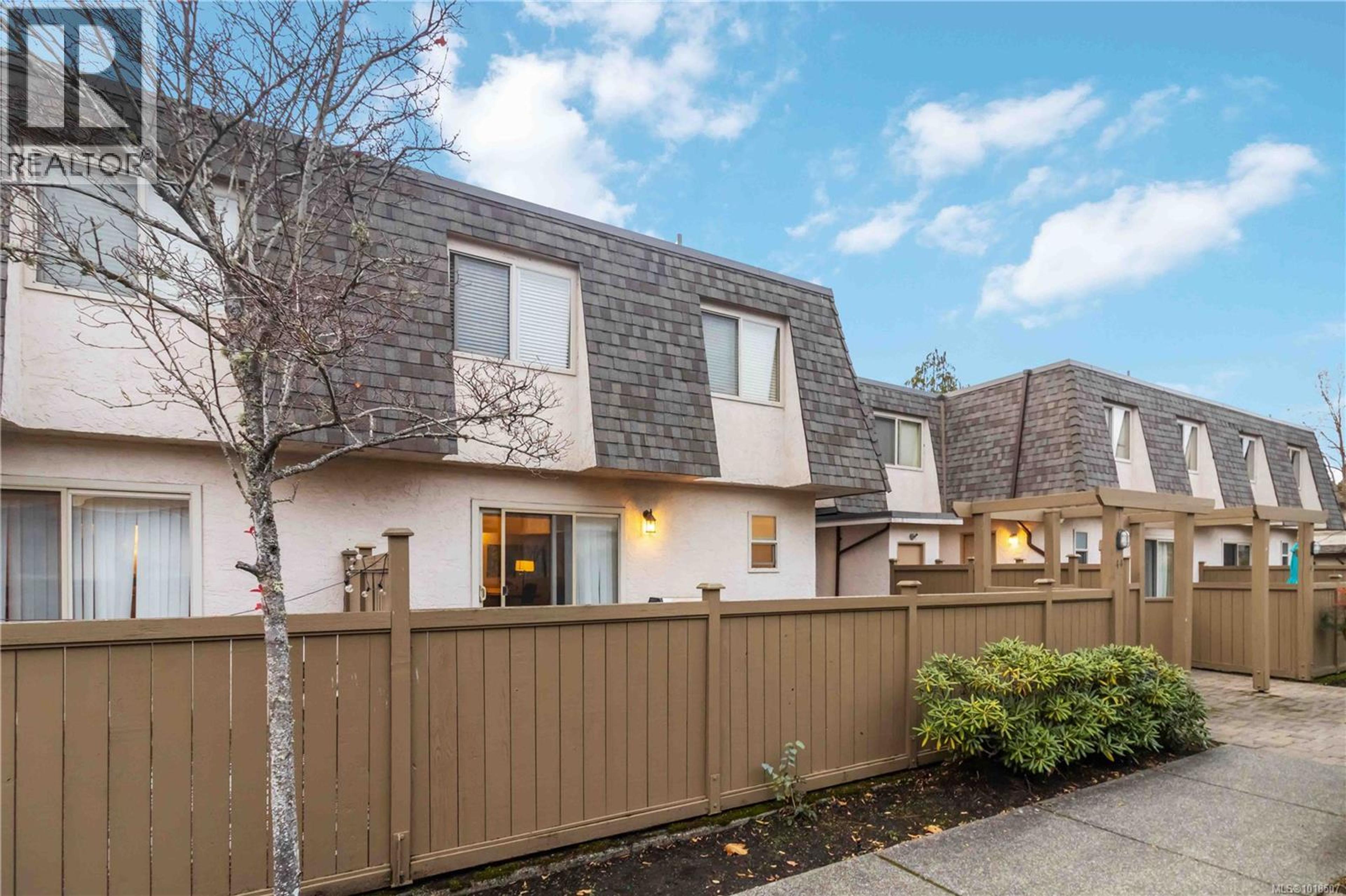 4061 Larchwood Dr, Saanich - Exteriors - Full Complex View - Photo 3