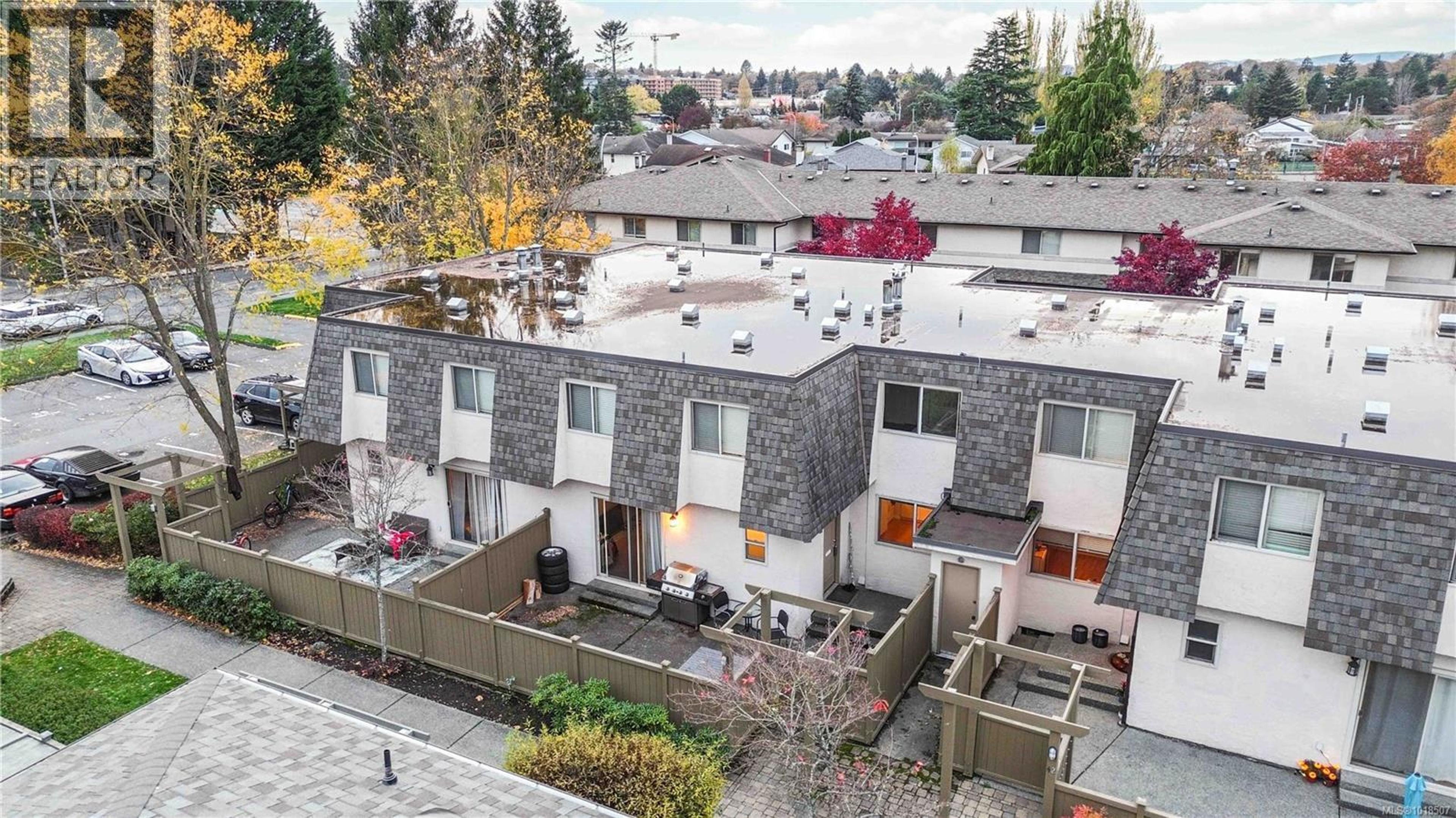 4061 Larchwood Dr, Saanich - Exteriors - Drone/Aerial View - Photo 4