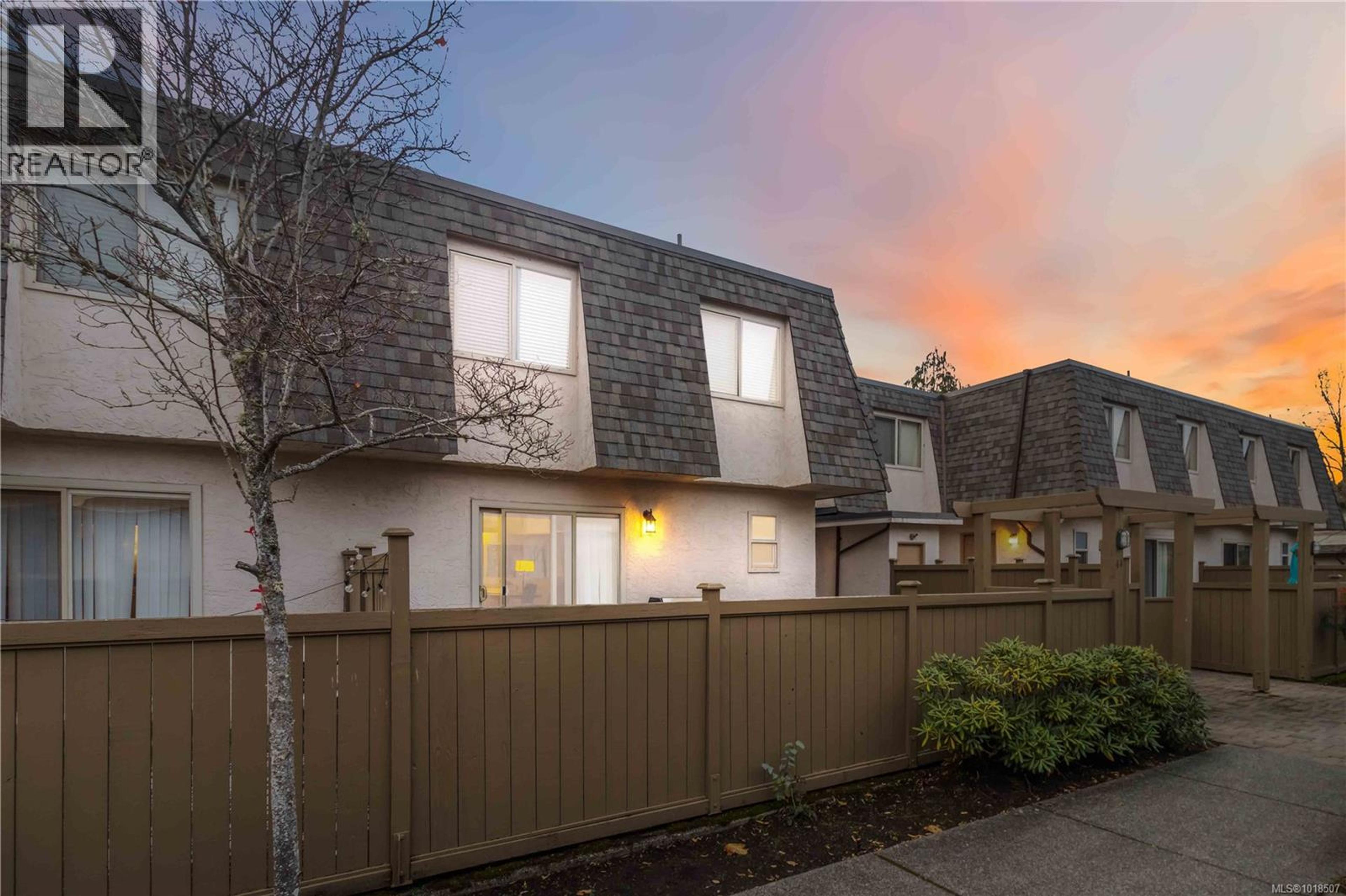 4061 Larchwood Dr, Saanich - Exteriors - Full Complex View - Photo 7