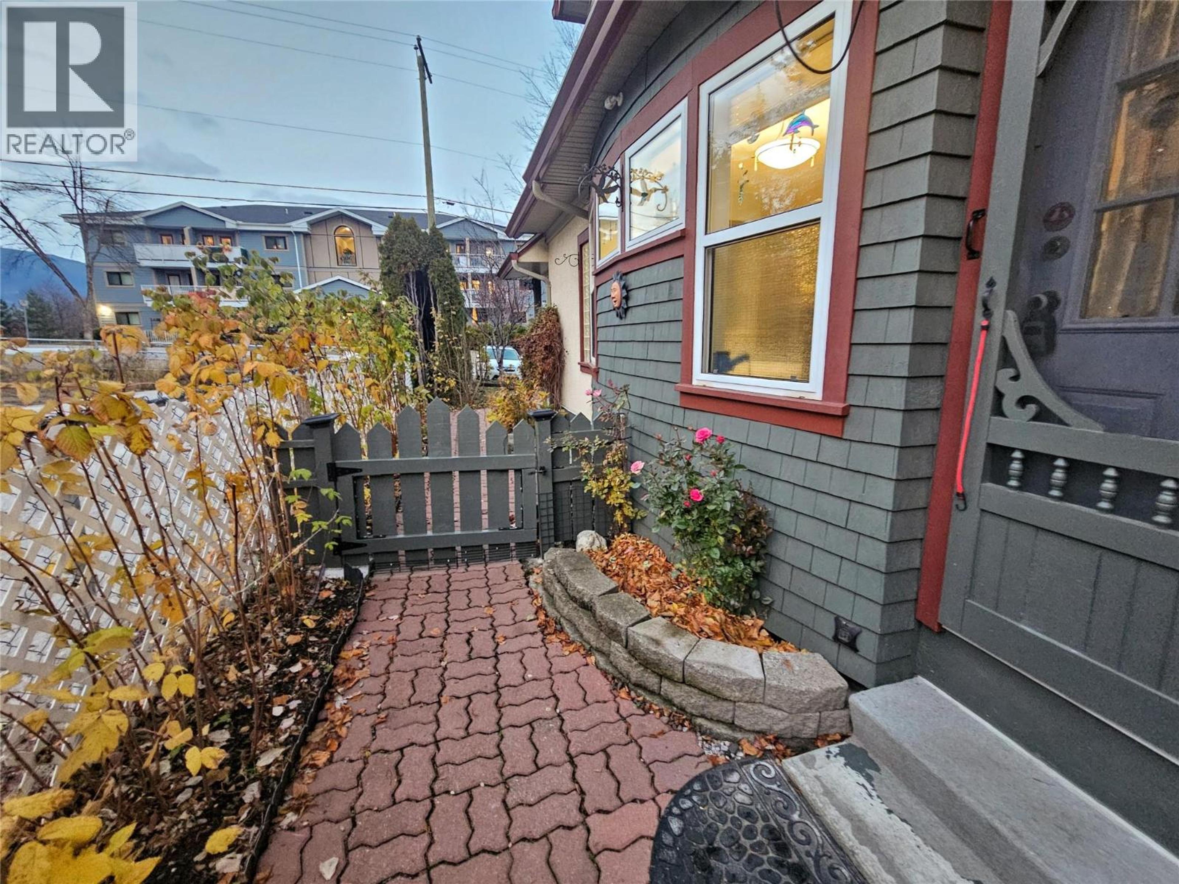 493 Richards Street W, Nelson - Exteriors - Photo 5