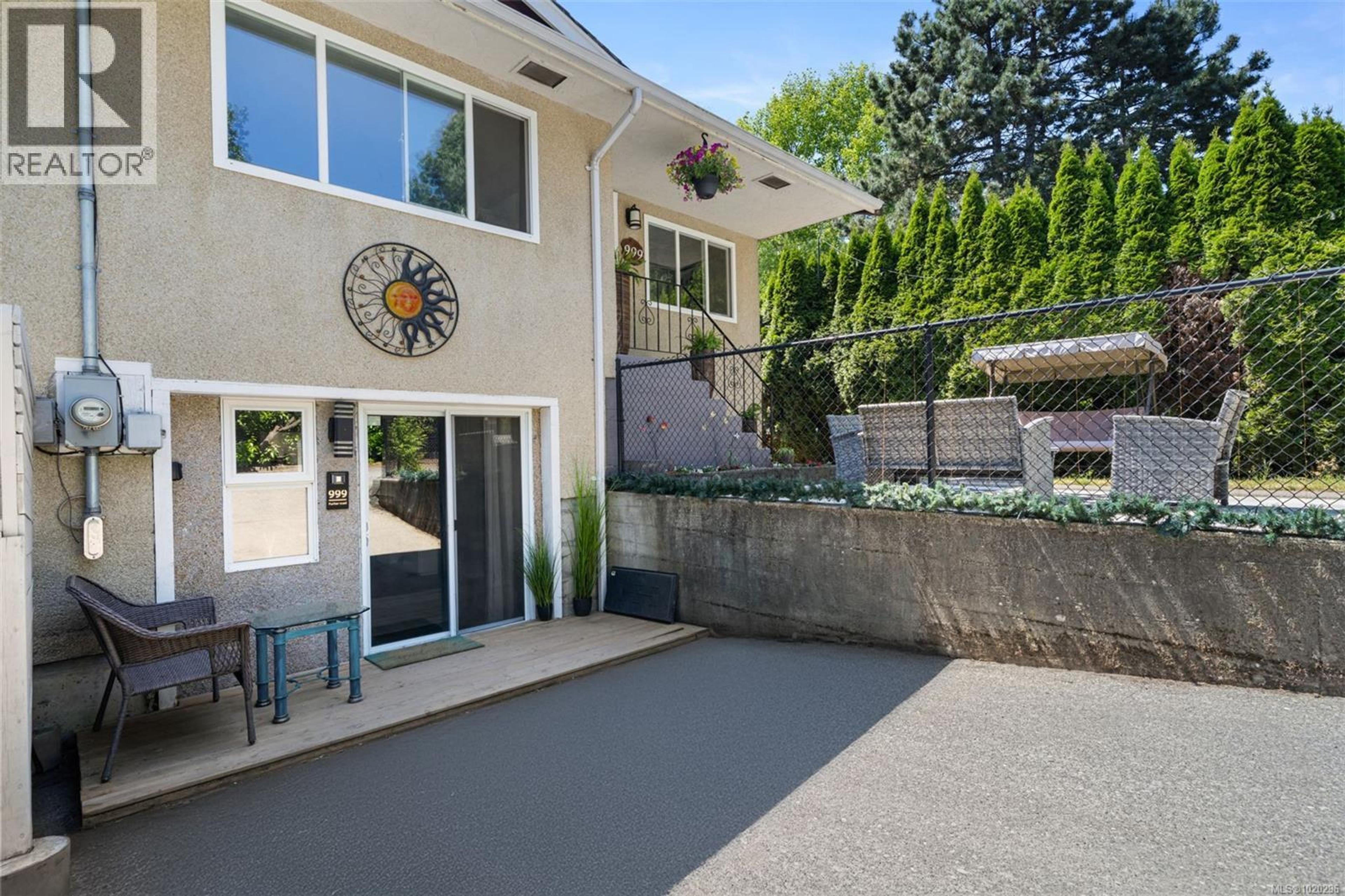 999 Furber Rd, Langford - Exteriors - Photo 1