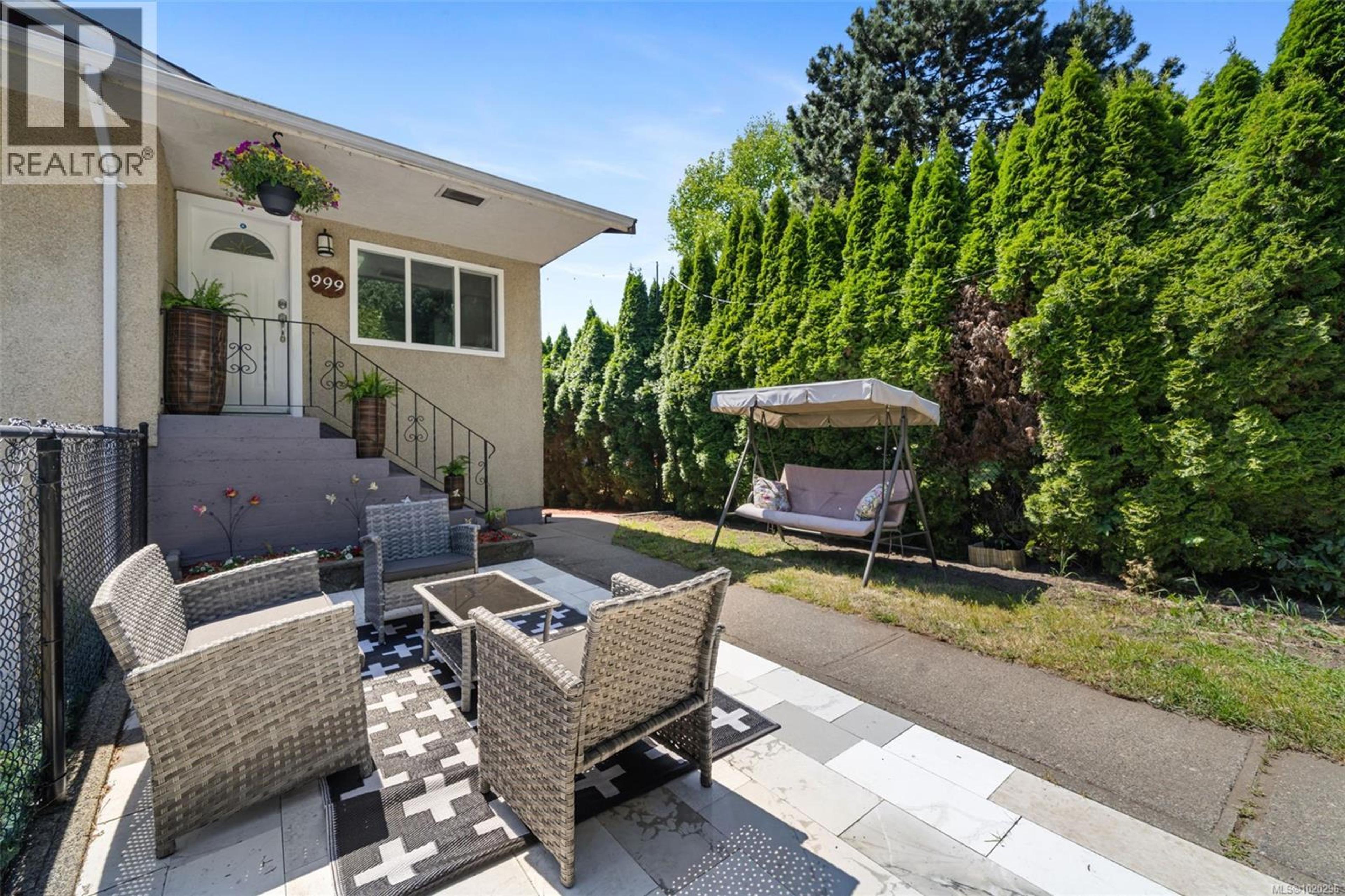 999 Furber Rd, Langford - Exteriors - Photo 3