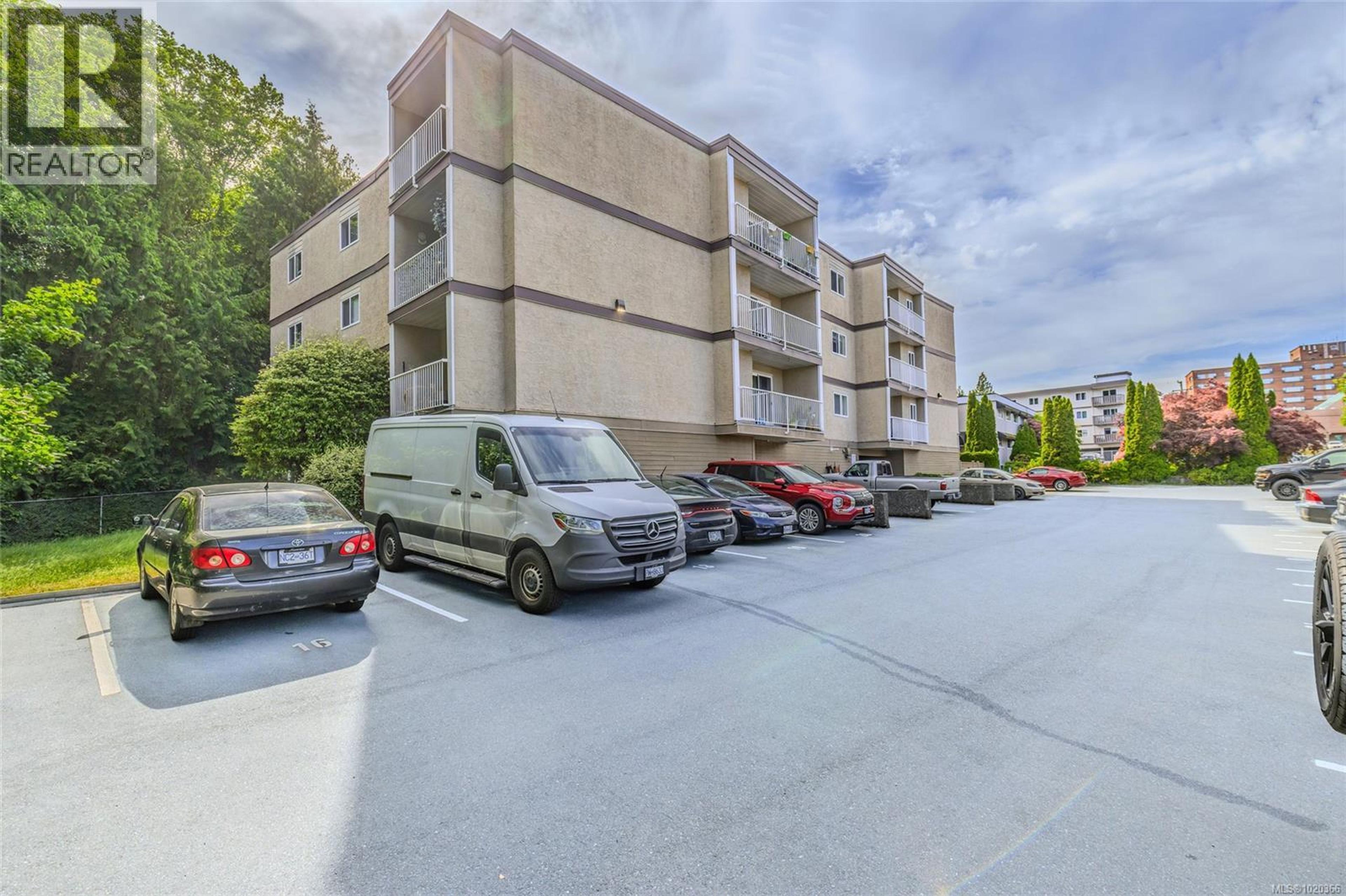 1187 Seafield Cres, Nanaimo - Exteriors - Full Complex View - Photo 7