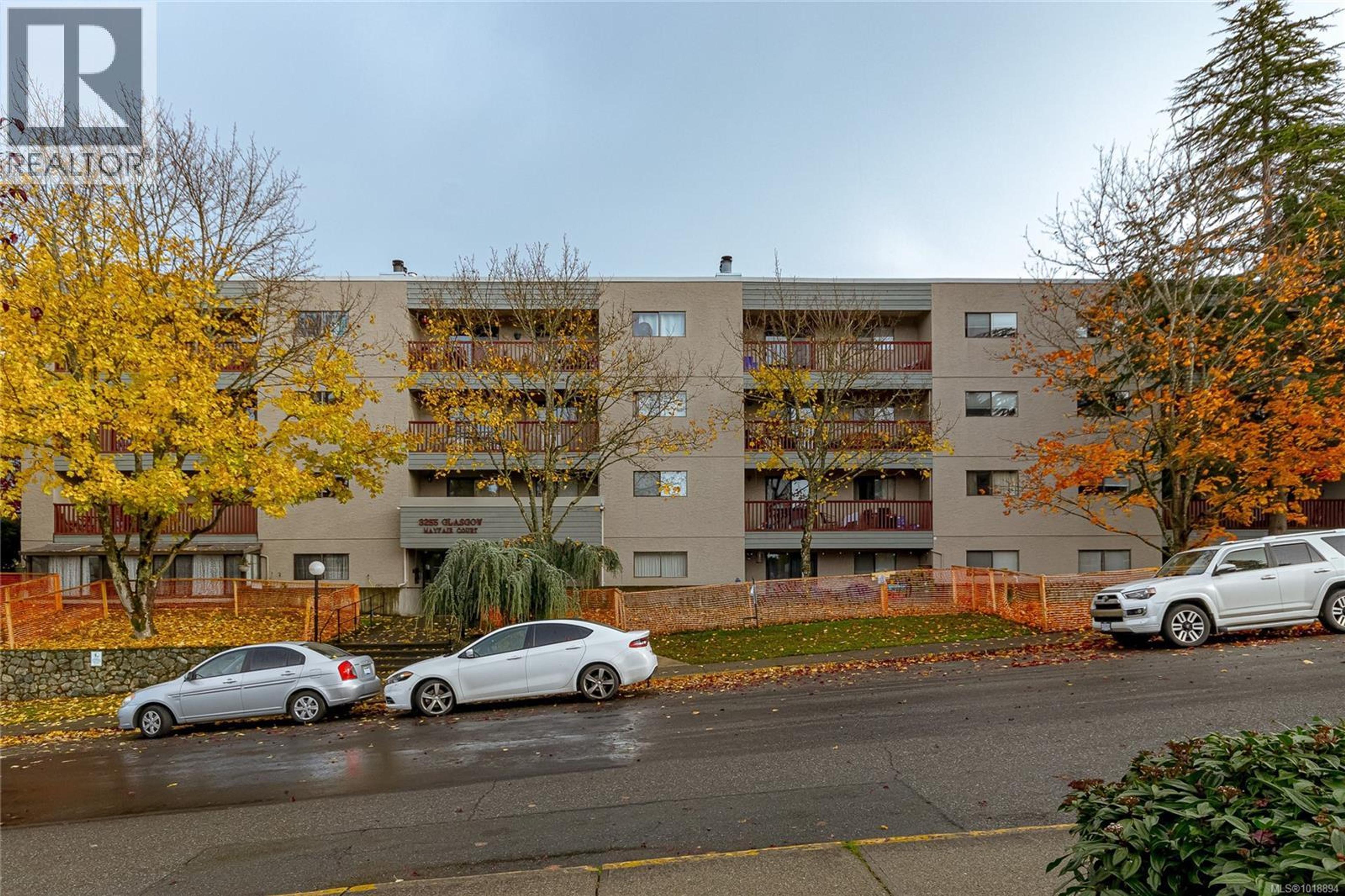 3255 Glasgow Ave, Saanich - Exteriors - Photo 1